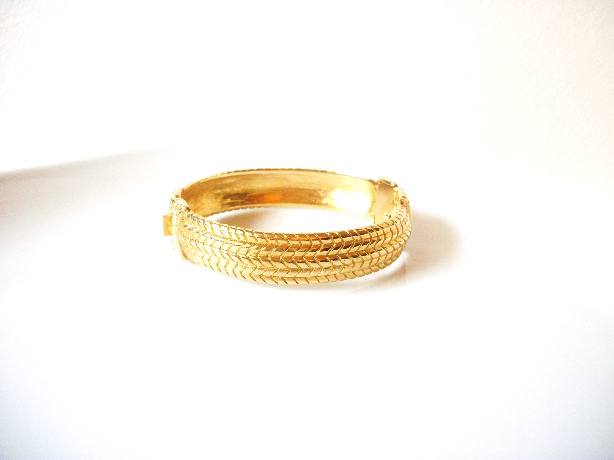 Vintage KJL Designer Gold Toned Bangle Clamper Cuff Bracelet 80417
