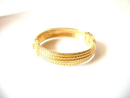 Vintage KJL Designer Gold Toned Bangle Clamper Cuff Bracelet 80417