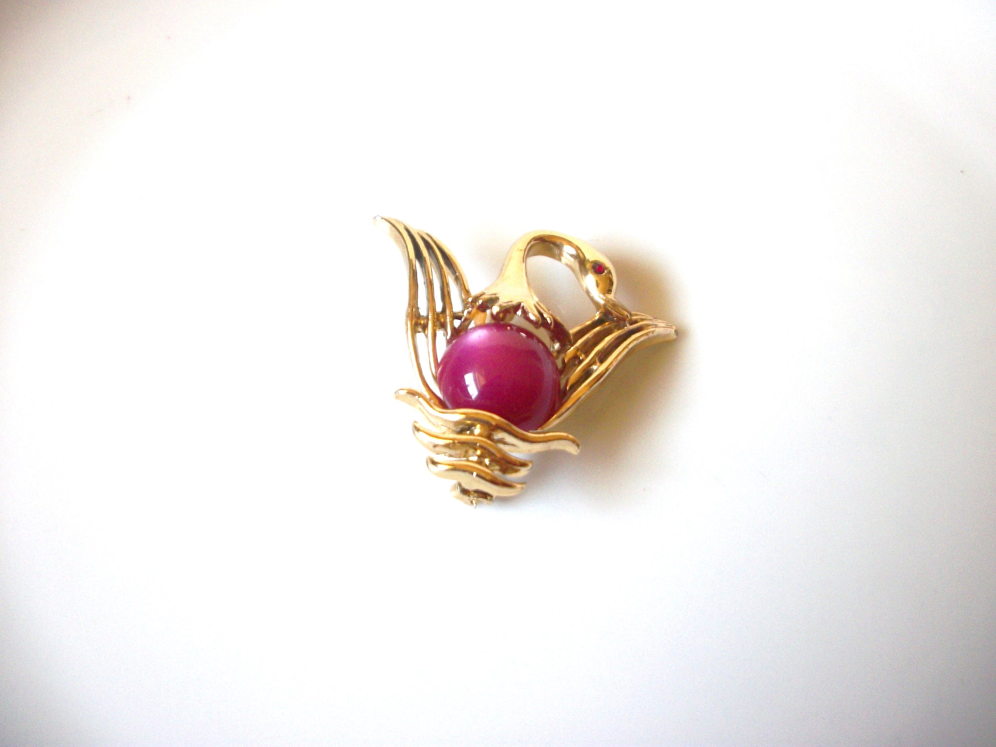 Vintage SWAN Lucite Jelly Belly Brooch Pin 81517