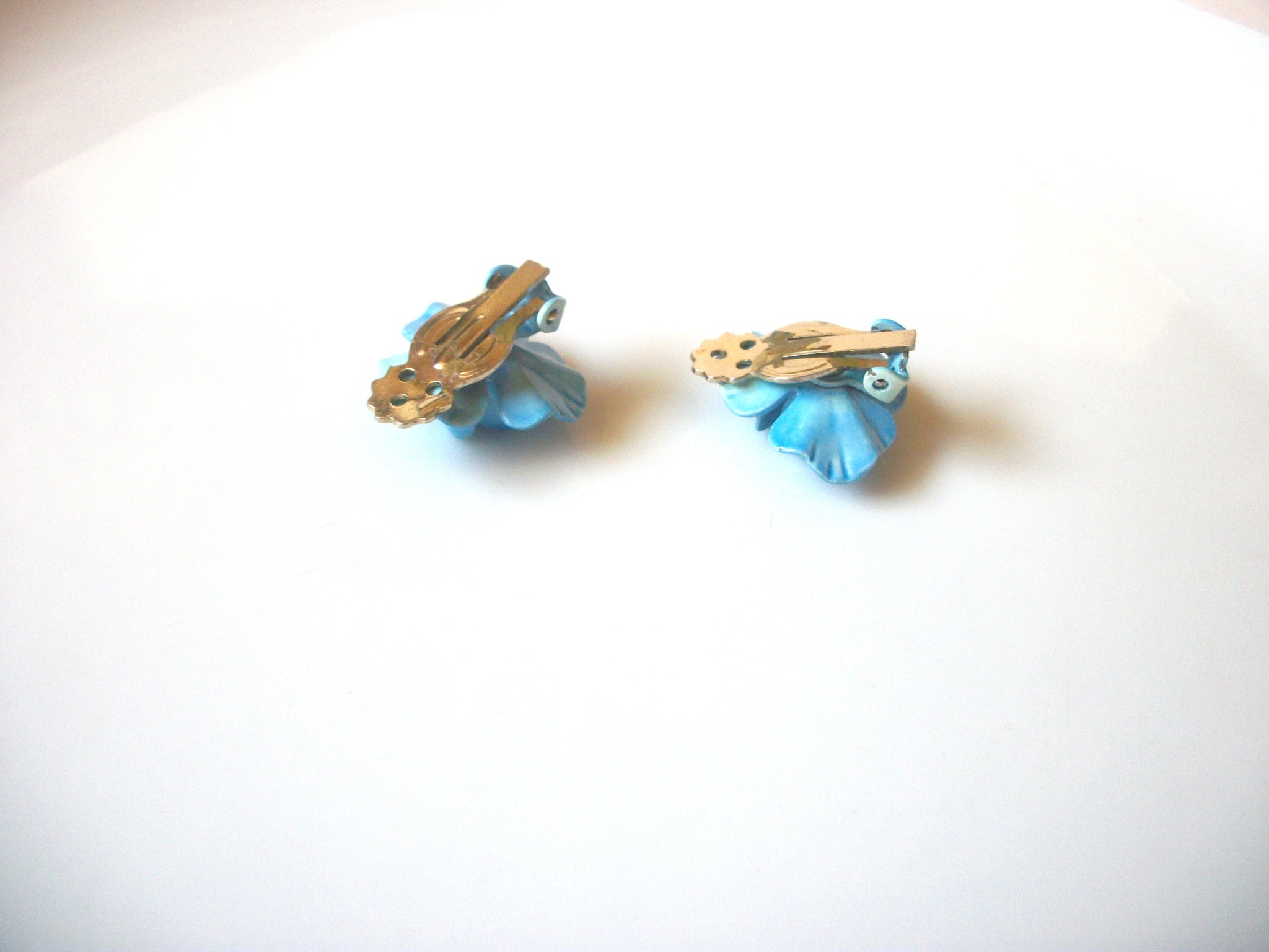 Smaller Vintage Blue Flower Clip On Earrings 80417