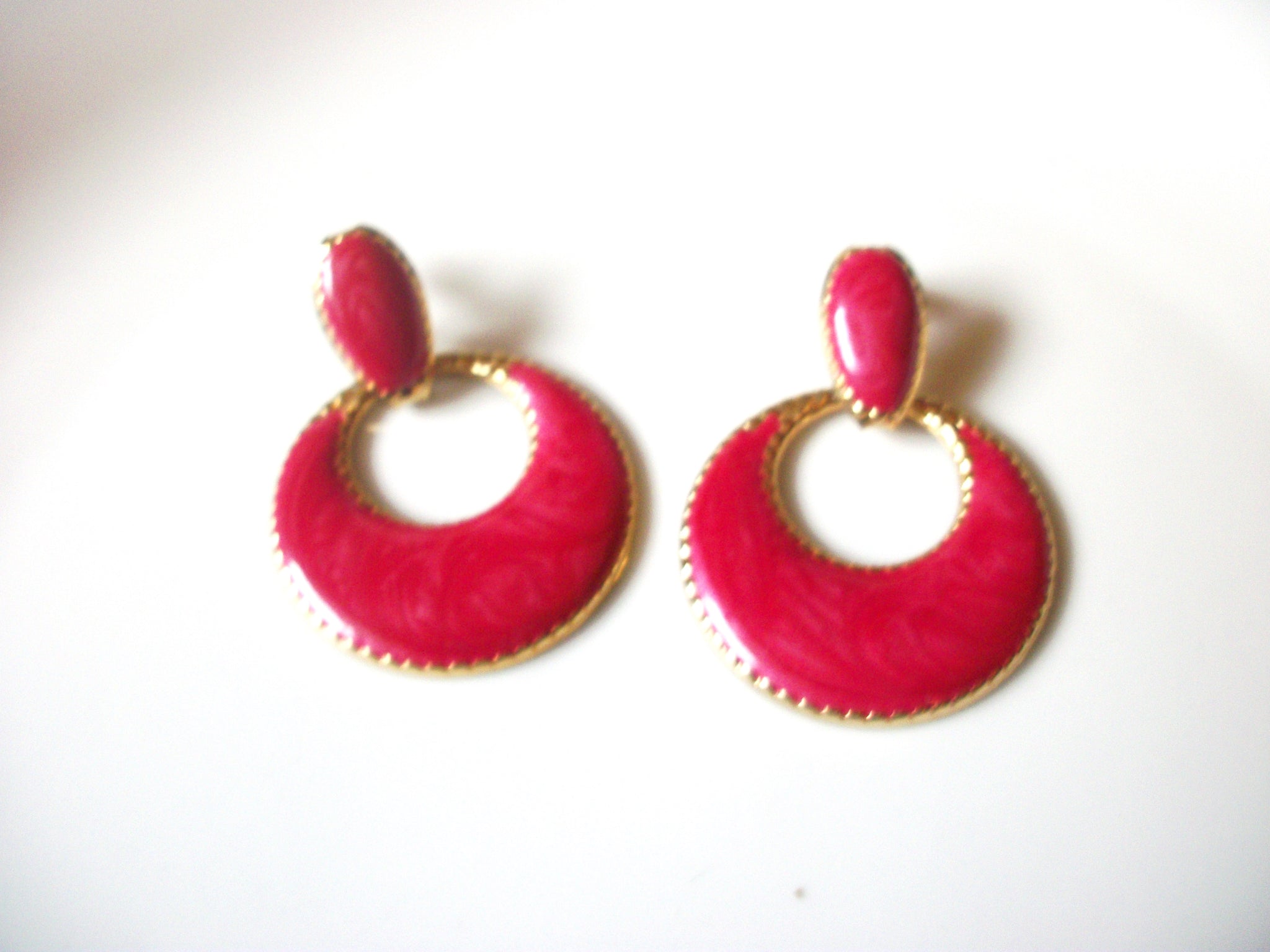 Retro 1970s Fuchsia Gold Enameled Doorknocker Earrings 92017