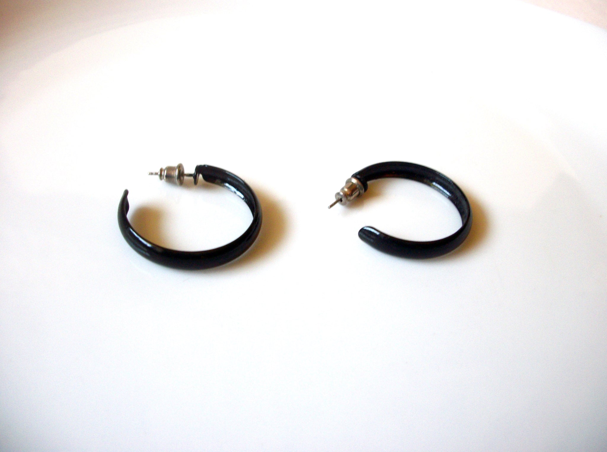 Retro 1980s Black Enameled Hoop Earrings 80417