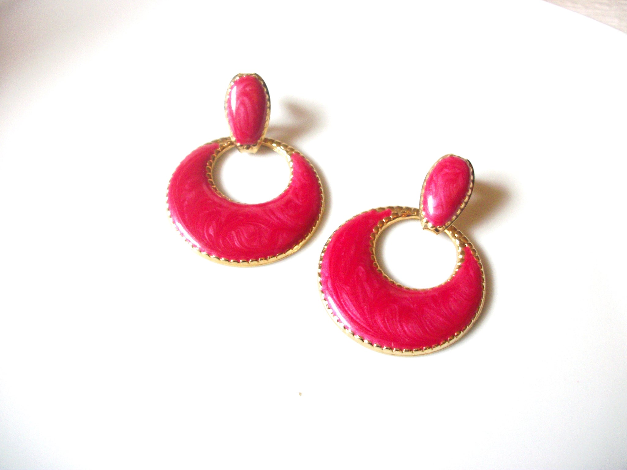 Retro 1970s Fuchsia Gold Enameled Doorknocker Earrings 92017