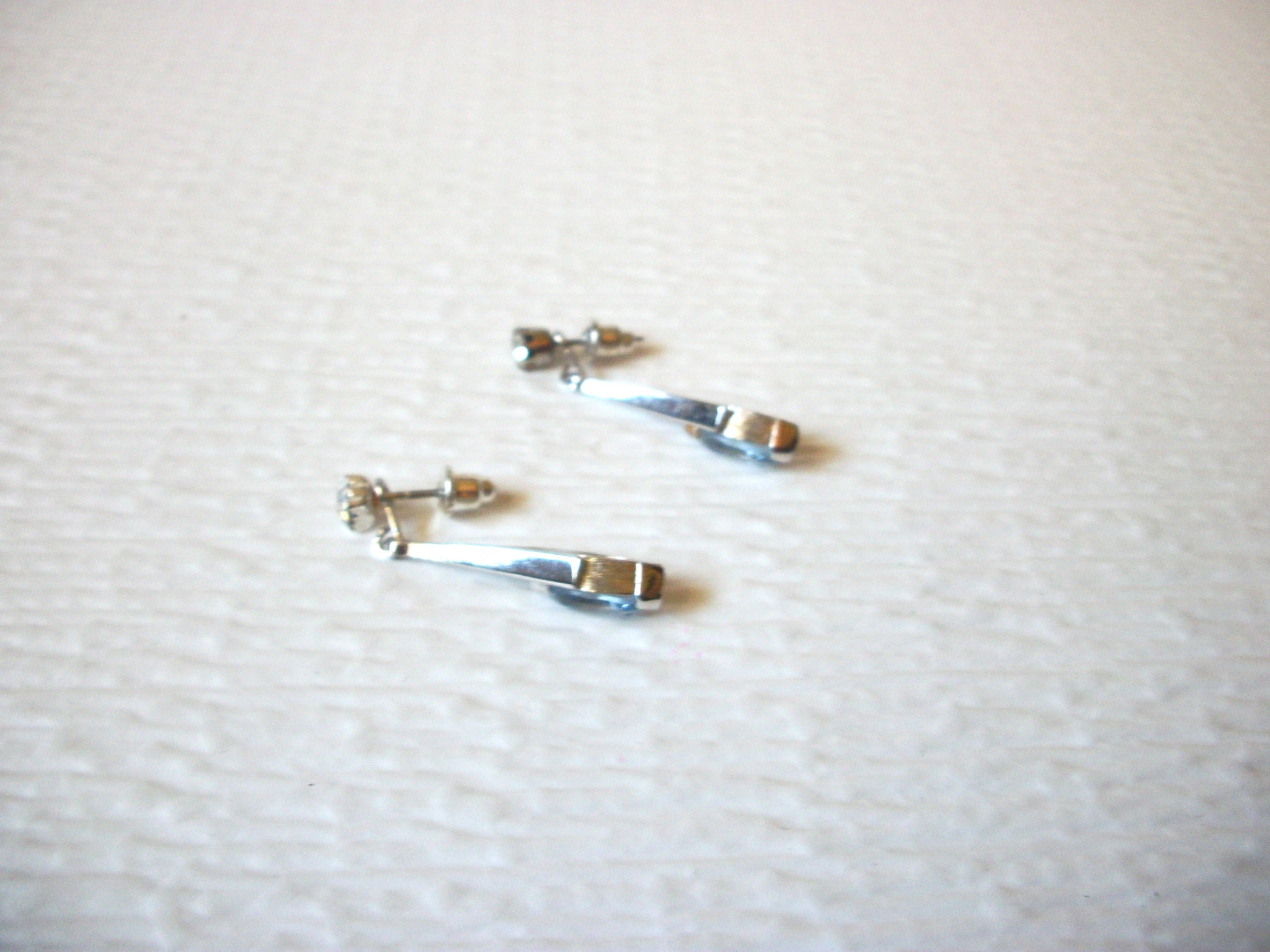 Vintage AVON Silver Toned Light Blue Rhinestone Dangle Earrings 9216