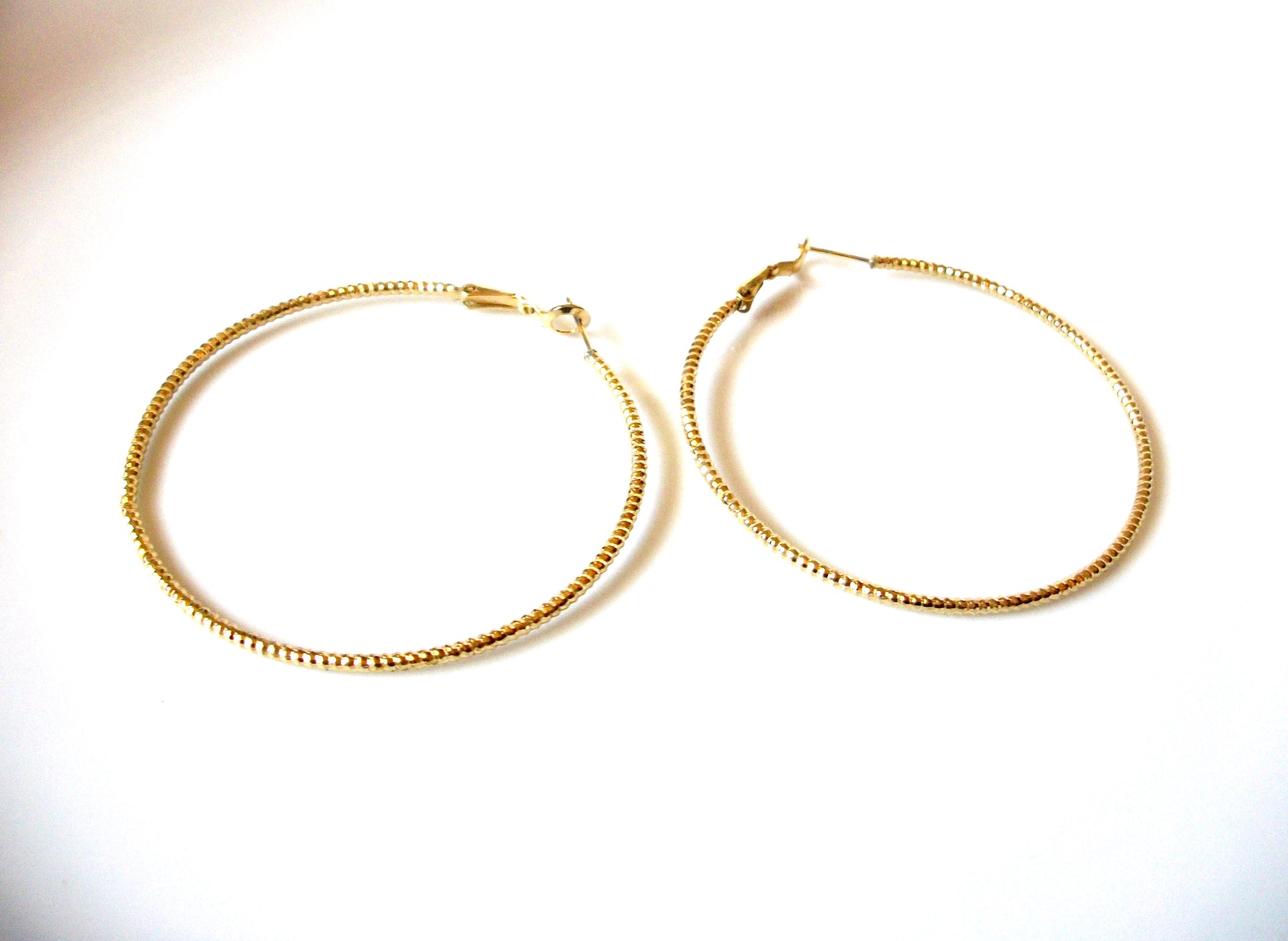 Large Retro Gold Toned Thin Hoop Earrings 92017