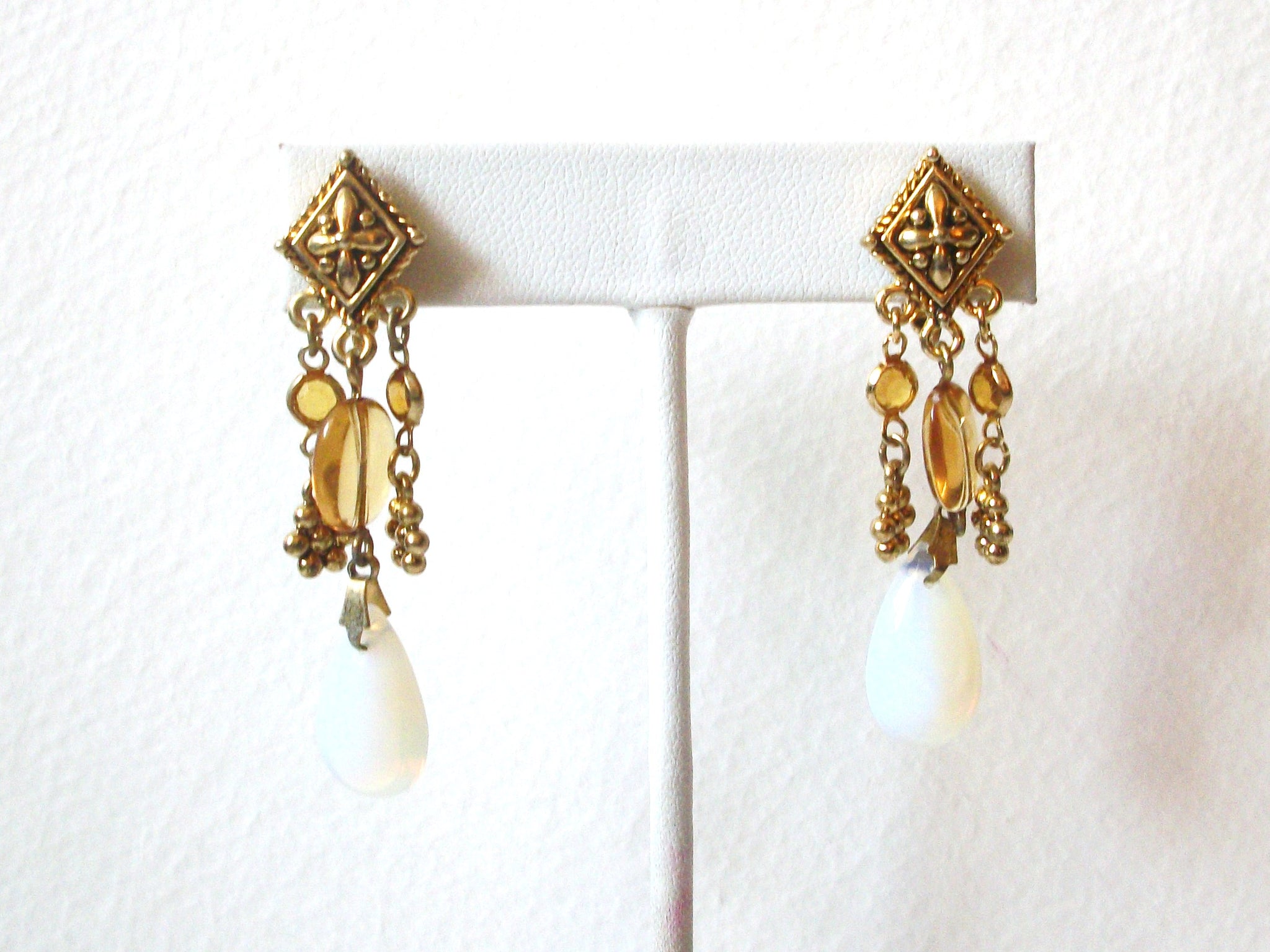 Vintage CLIP ON Gold Toned Glass Dangle Earrings 5917