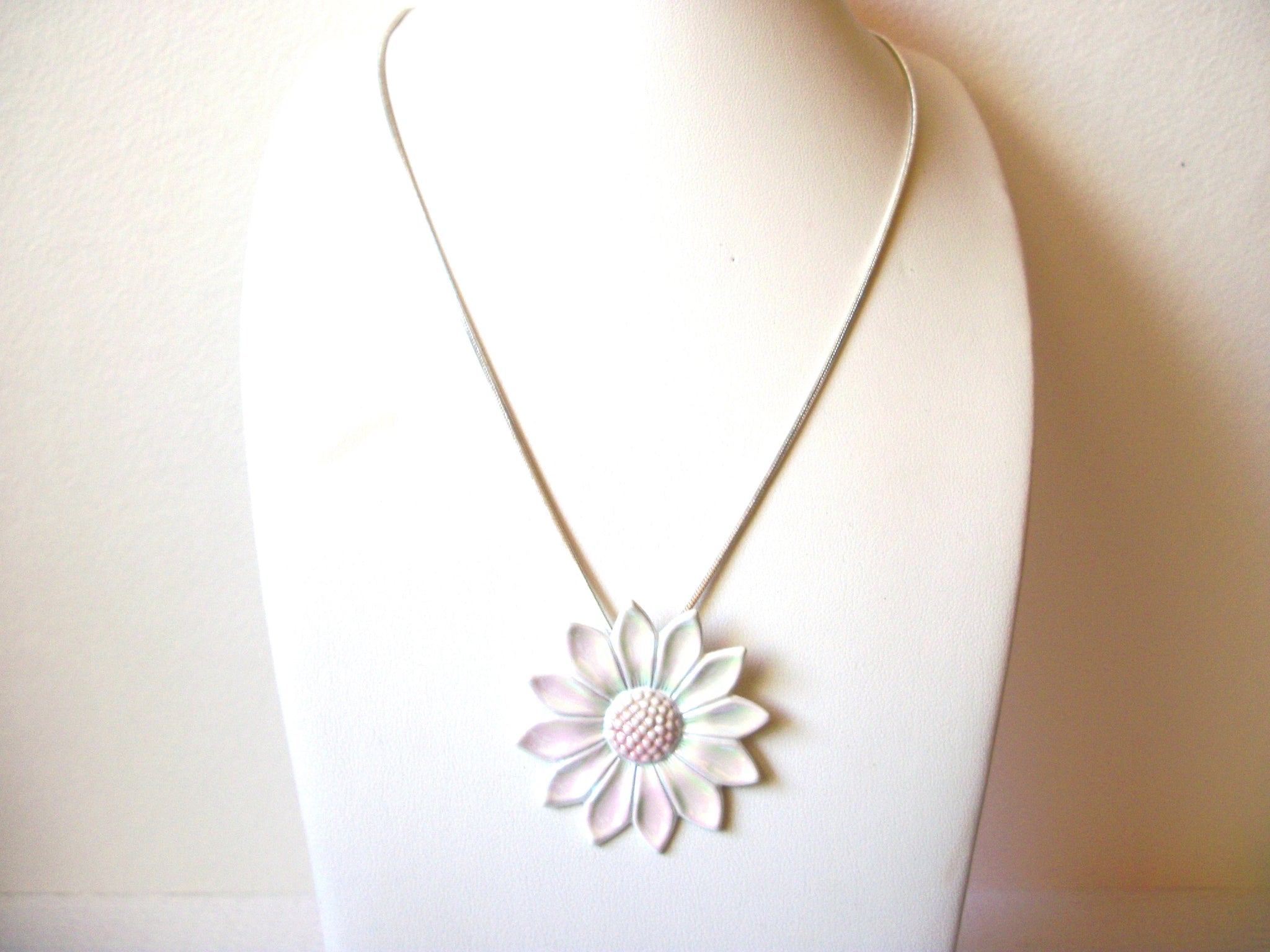 PARKLANE Vintage Daisy Flower Necklace 122920