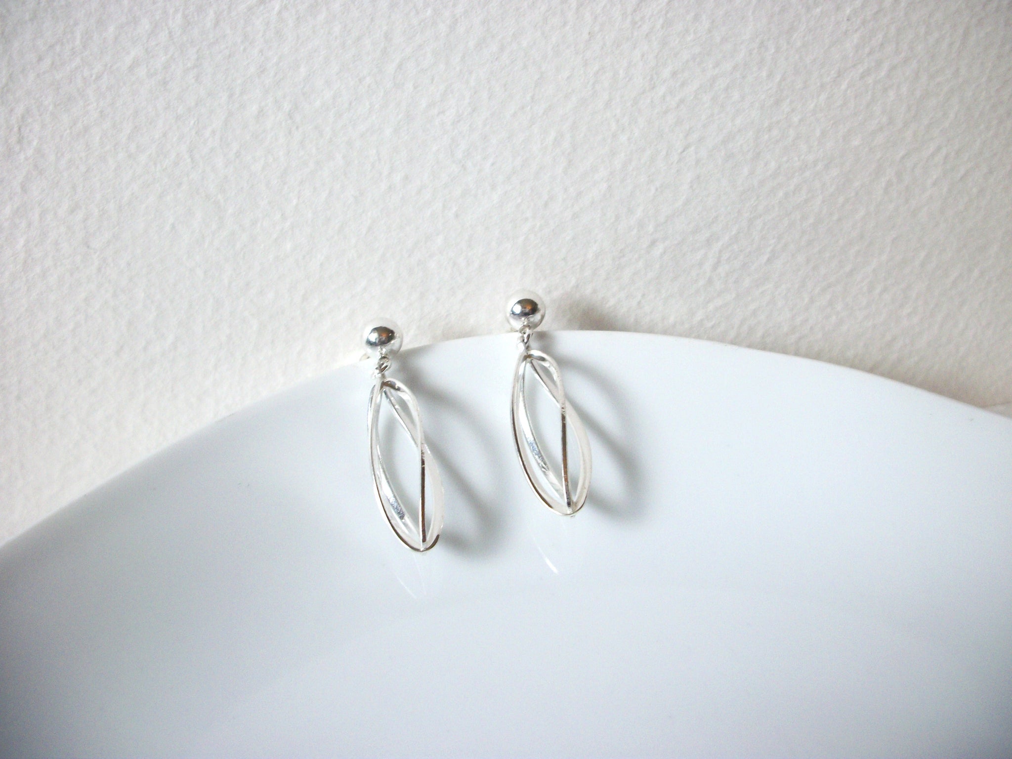 Retro Silver Toned Modernist Dangle Earrings 80417