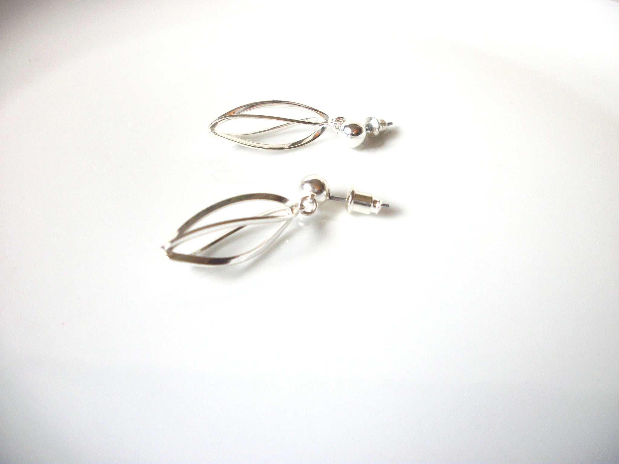 Retro Silver Toned Modernist Dangle Earrings 80417