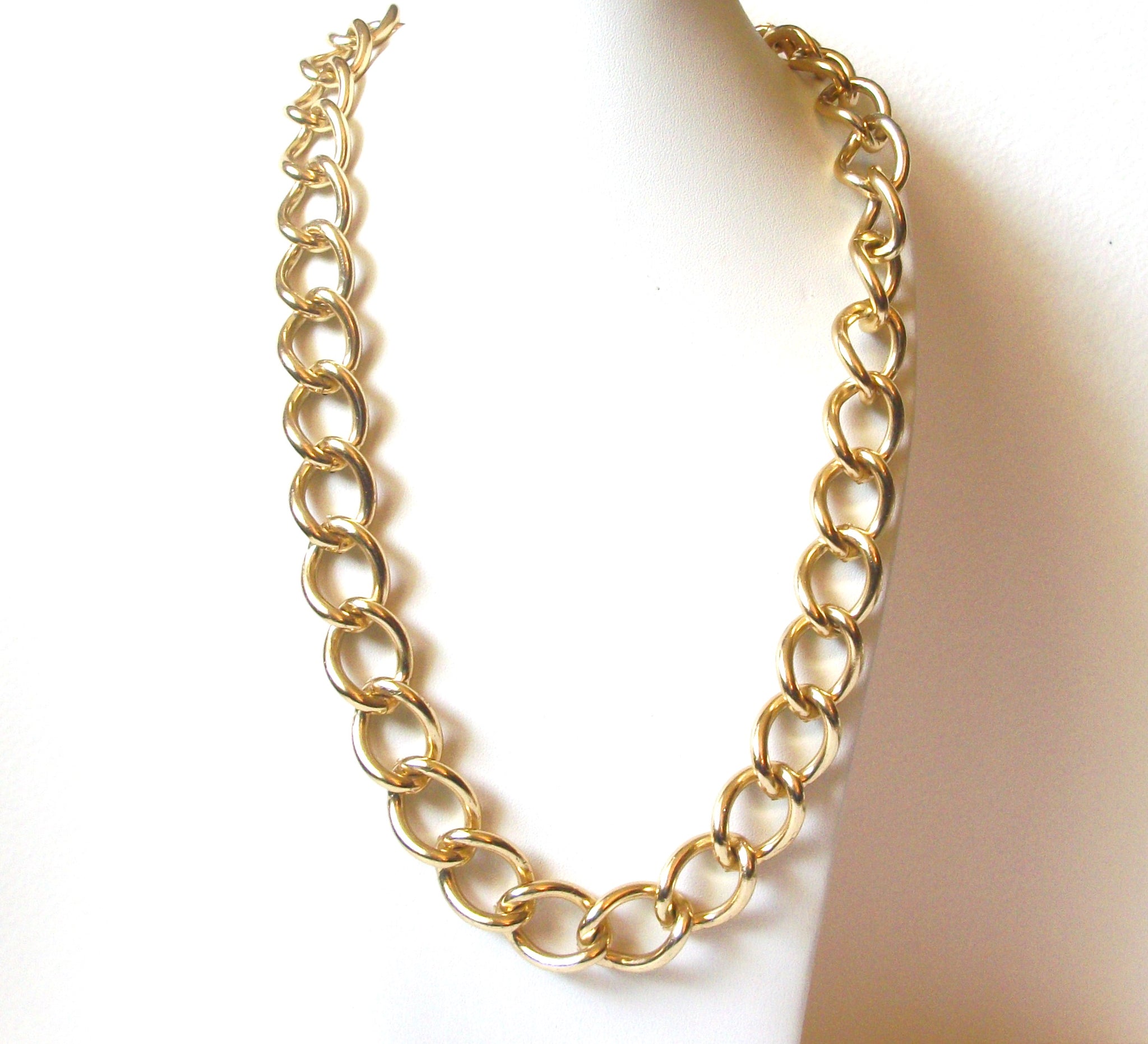 Retro Chunky 1980s Gold Toned Metal Links 32 Inch Necklace 123120