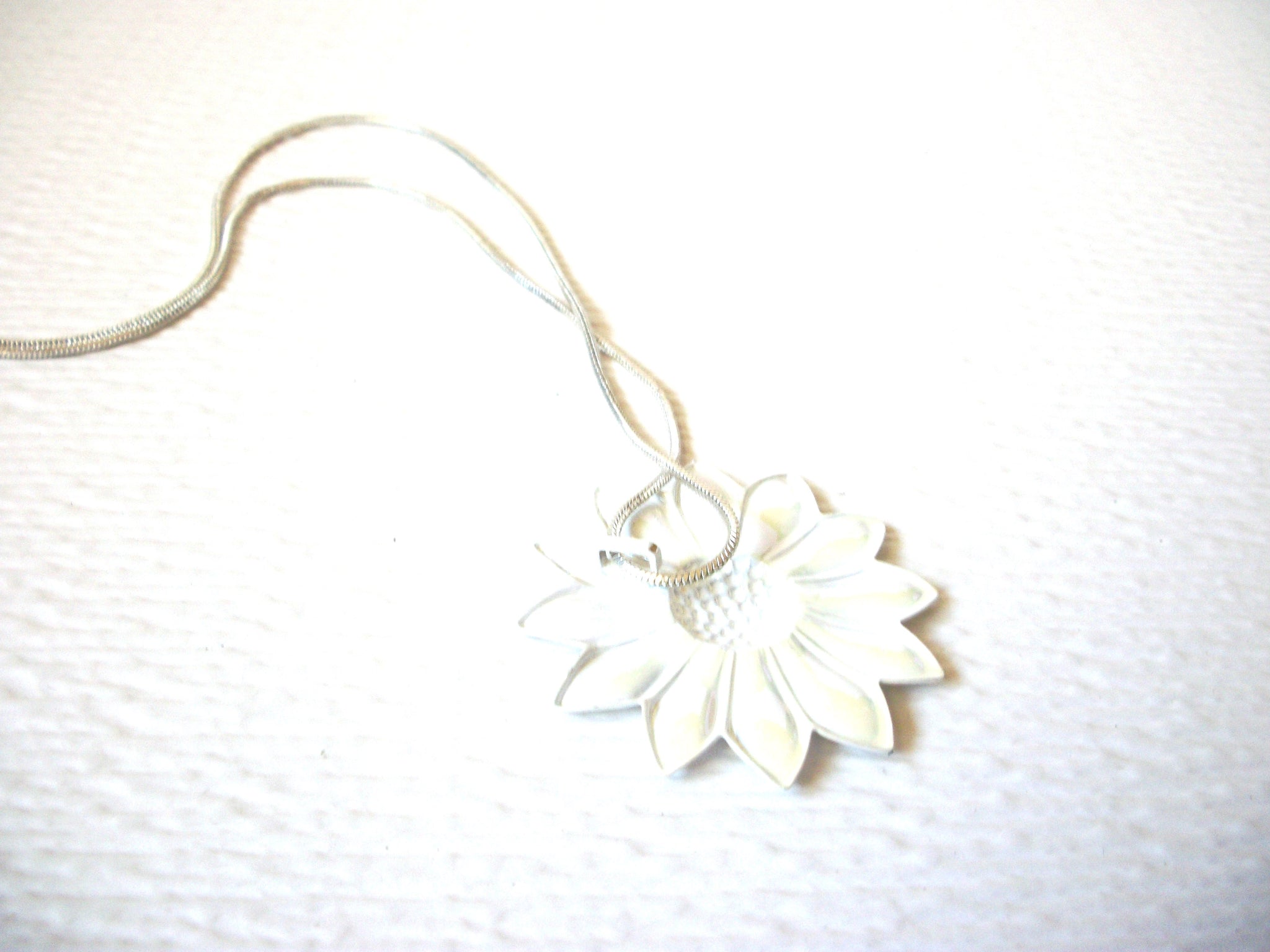 PARKLANE Vintage Daisy Flower Necklace 122920
