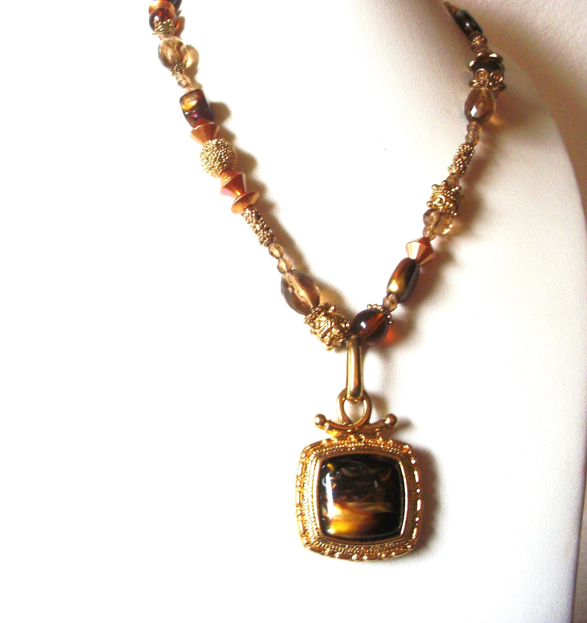 Vintage Gold Toned Amber Honey Gold Pendant Glass Necklace 122916