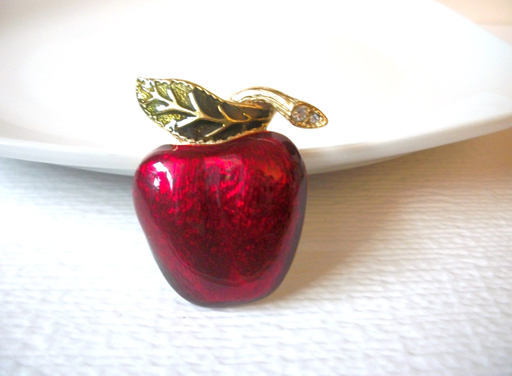 Vintage Brooch Pin Gold Toned Enameled Red Apple 010721