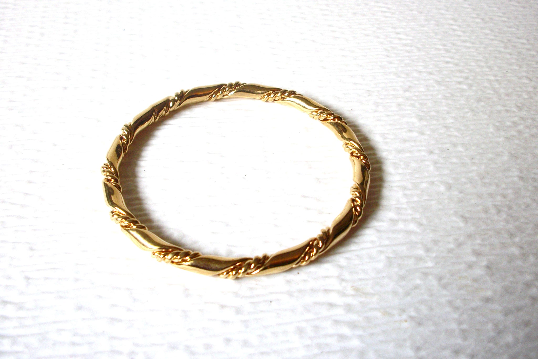 Vintage Gold Toned Intertwining Bangle Bracelet 71517