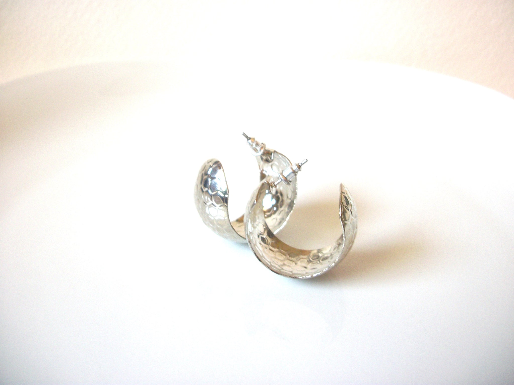 Retro Thicker Silver Toned Snake Design Hoop Earrings 80417