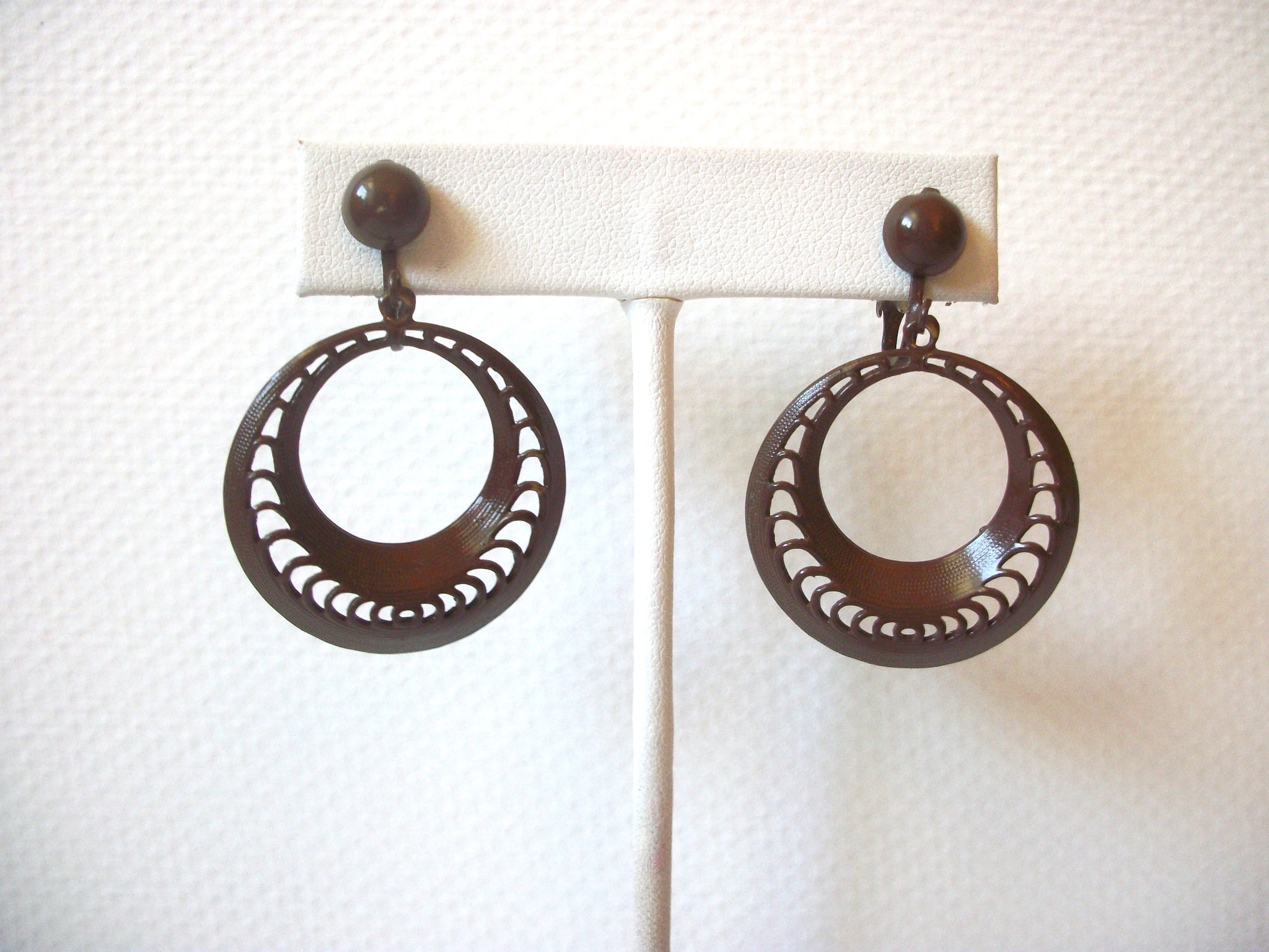 Vintage 1950s Brown Enameled Dangle Clip On Earrings 9216