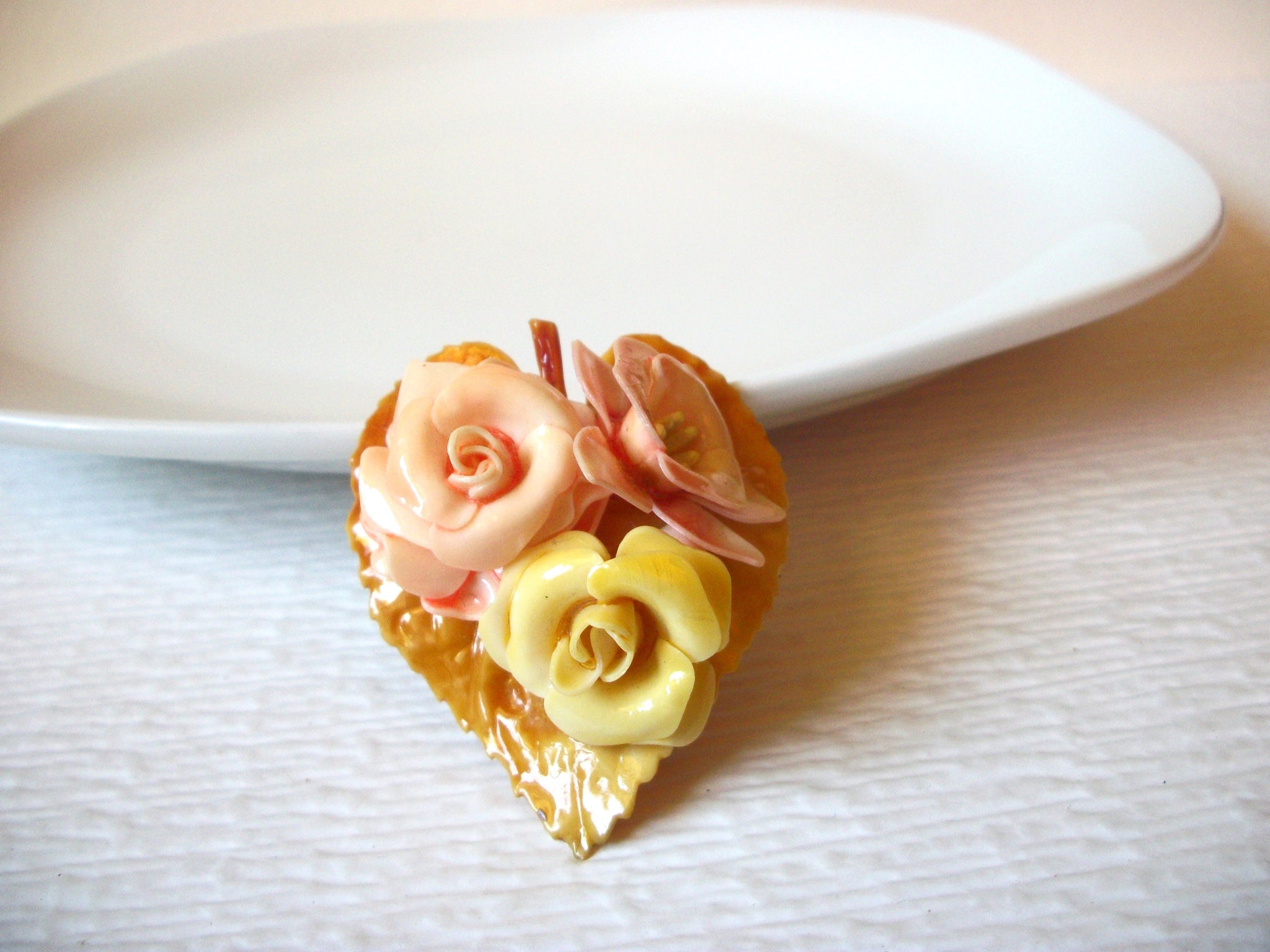 Vintage Carved Shell Roses Heart Brooch Pin 82217
