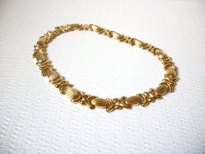 Shorter Length Vintage AVON Gold Toned 17 inch Necklace 122820