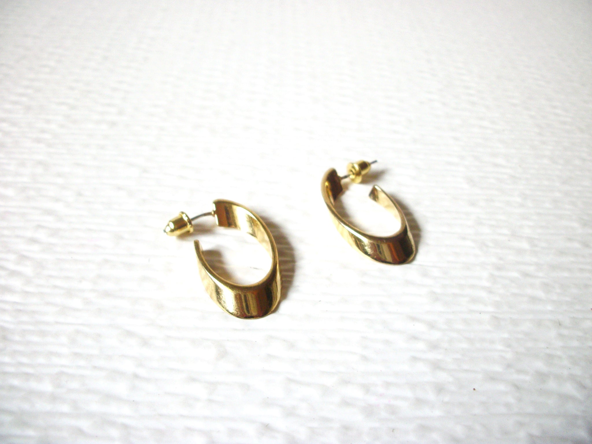 Retro Oblong Gold Toned Hoop Earrings 123116