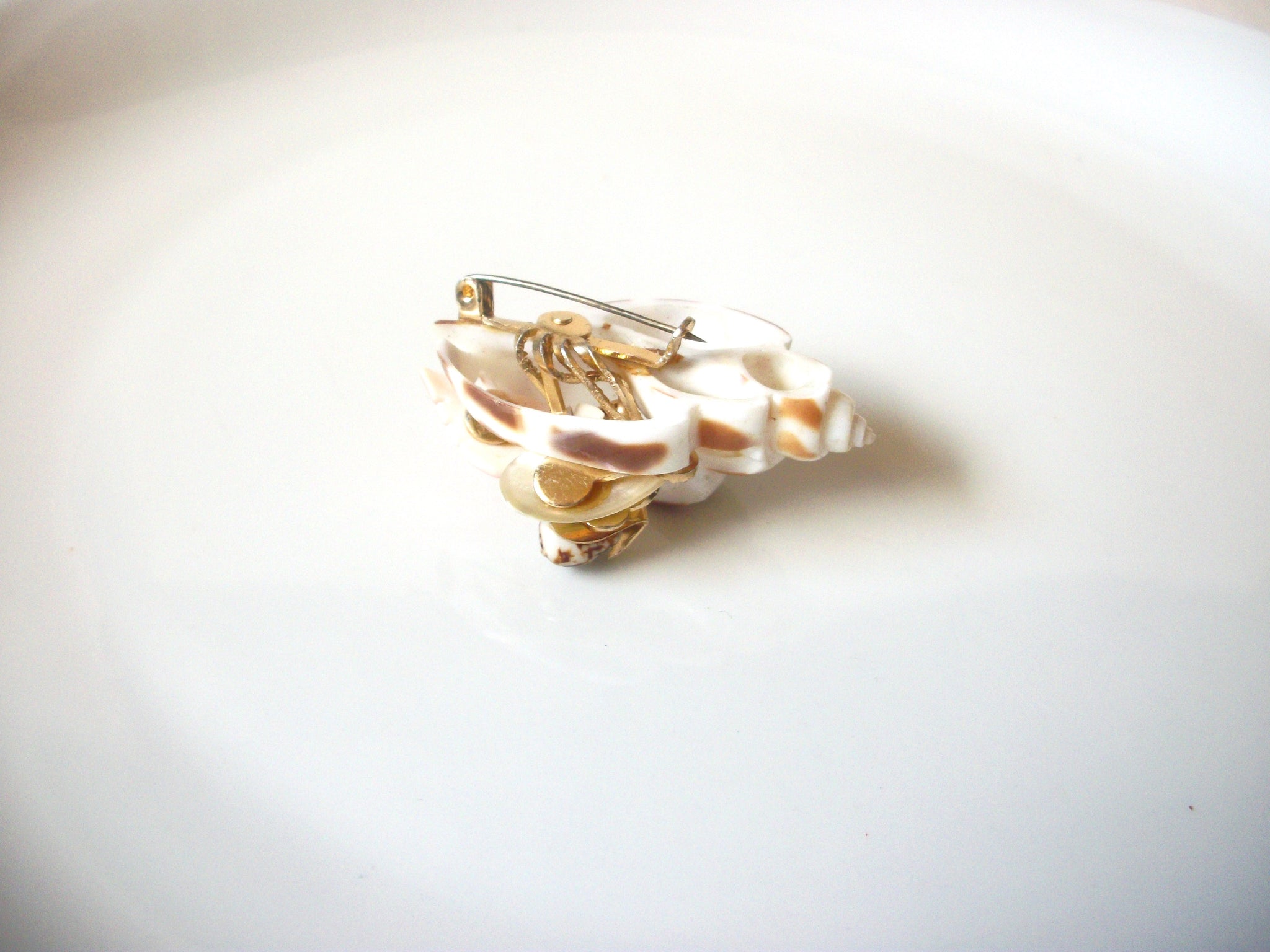 Vintage Natural Shell Brooch Pin 121816