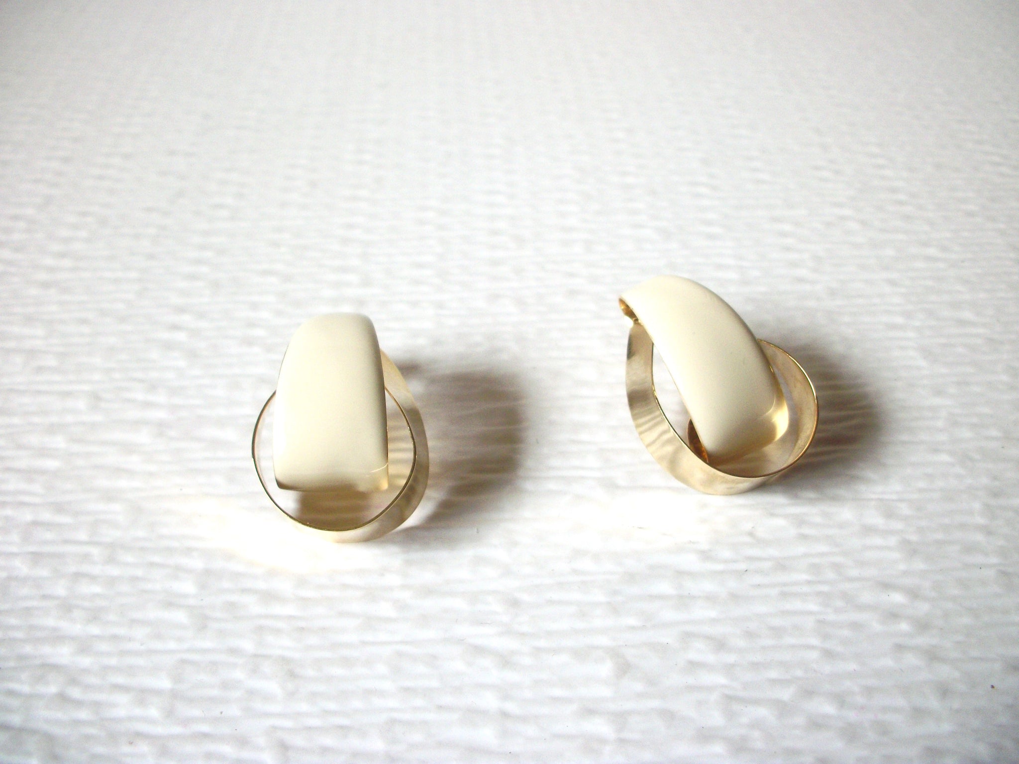 Retro Gold  Cream White Modernist Earrings 81517