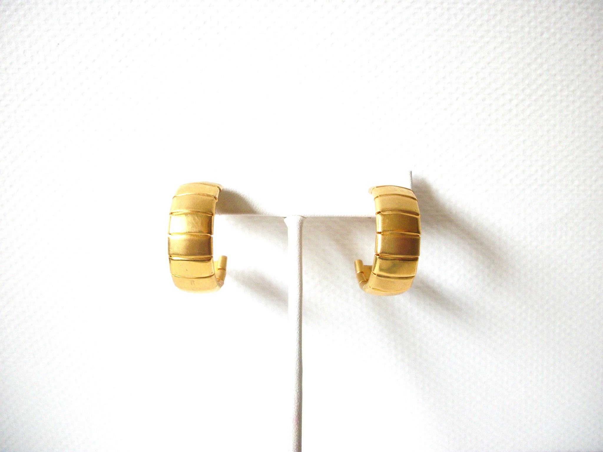 Retro Wide Gold Toned Hoop Earrings 92816