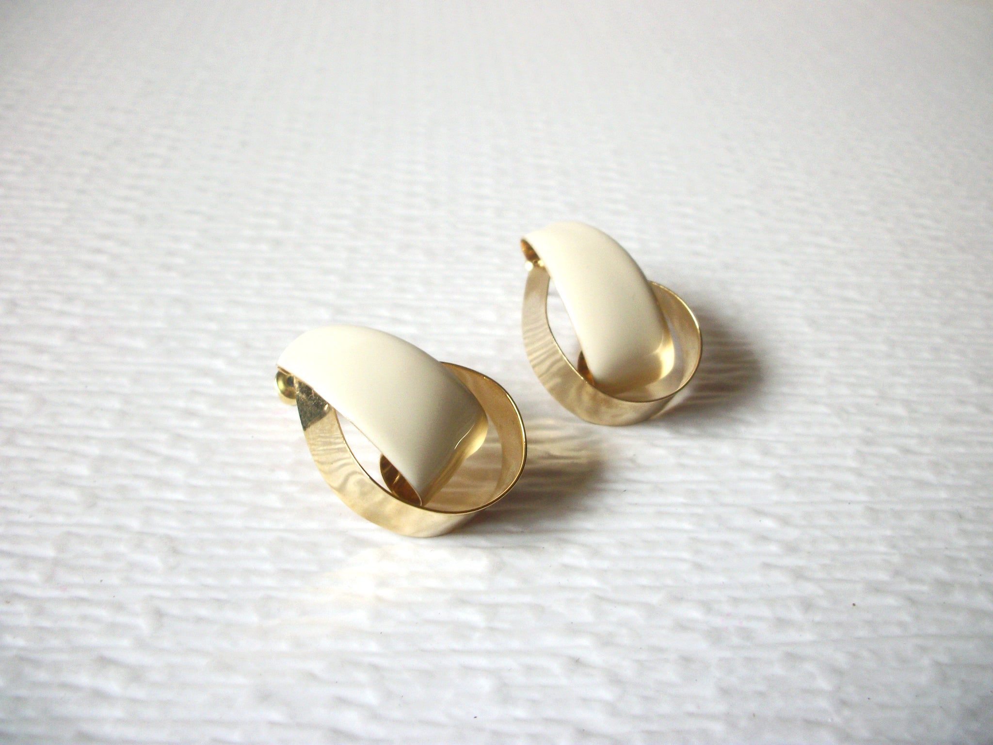 Retro Gold  Cream White Modernist Earrings 81517