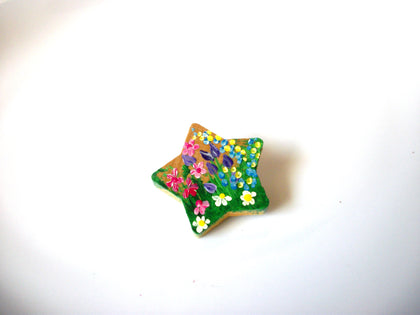 Vintage Hand Painted Flower Wood Brooch Pin 121816