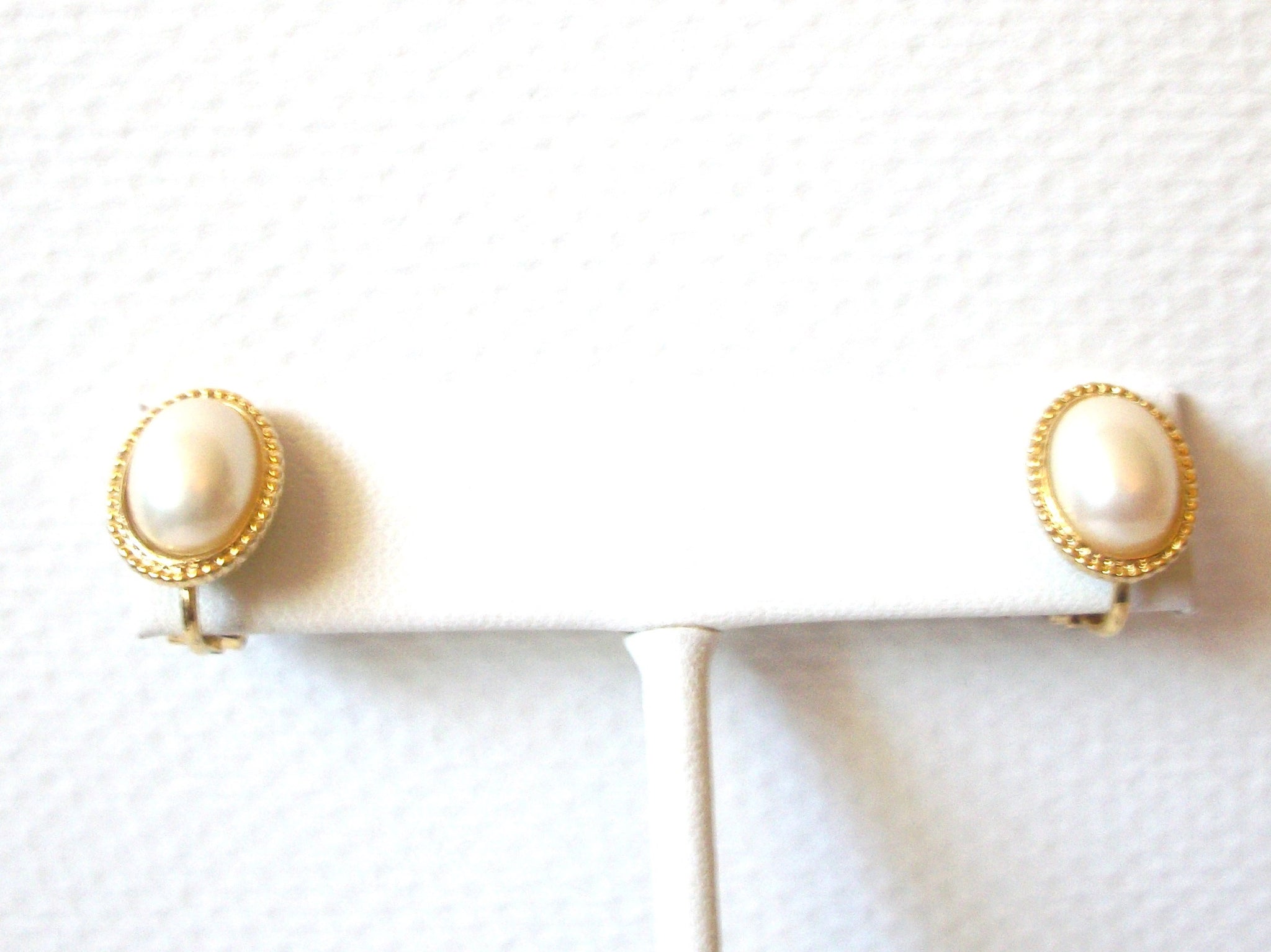 Vintage Small Gold Toned Faux Pearl Clip On Earrings 92216