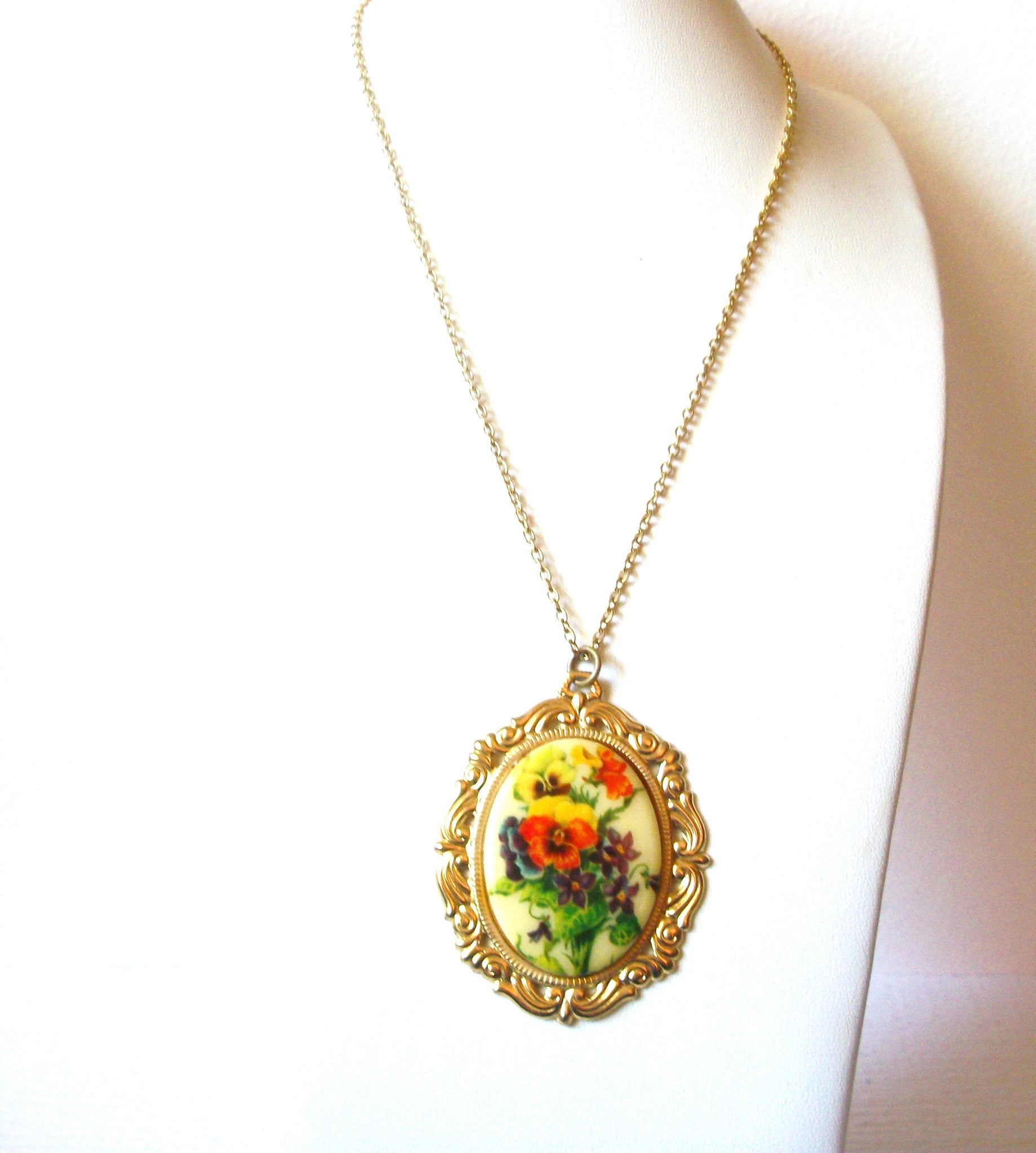 Vintage 1950s Gold Toned Flower Pendant Necklace 60116
