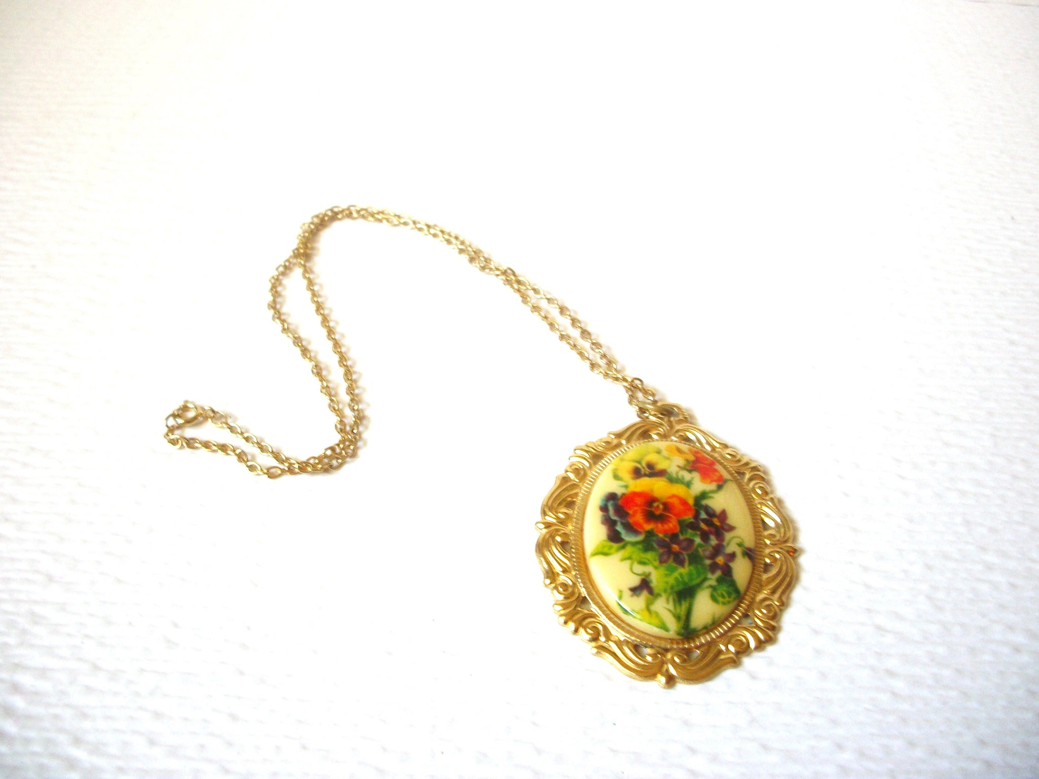 Vintage 1950s Gold Toned Flower Pendant Necklace 60116