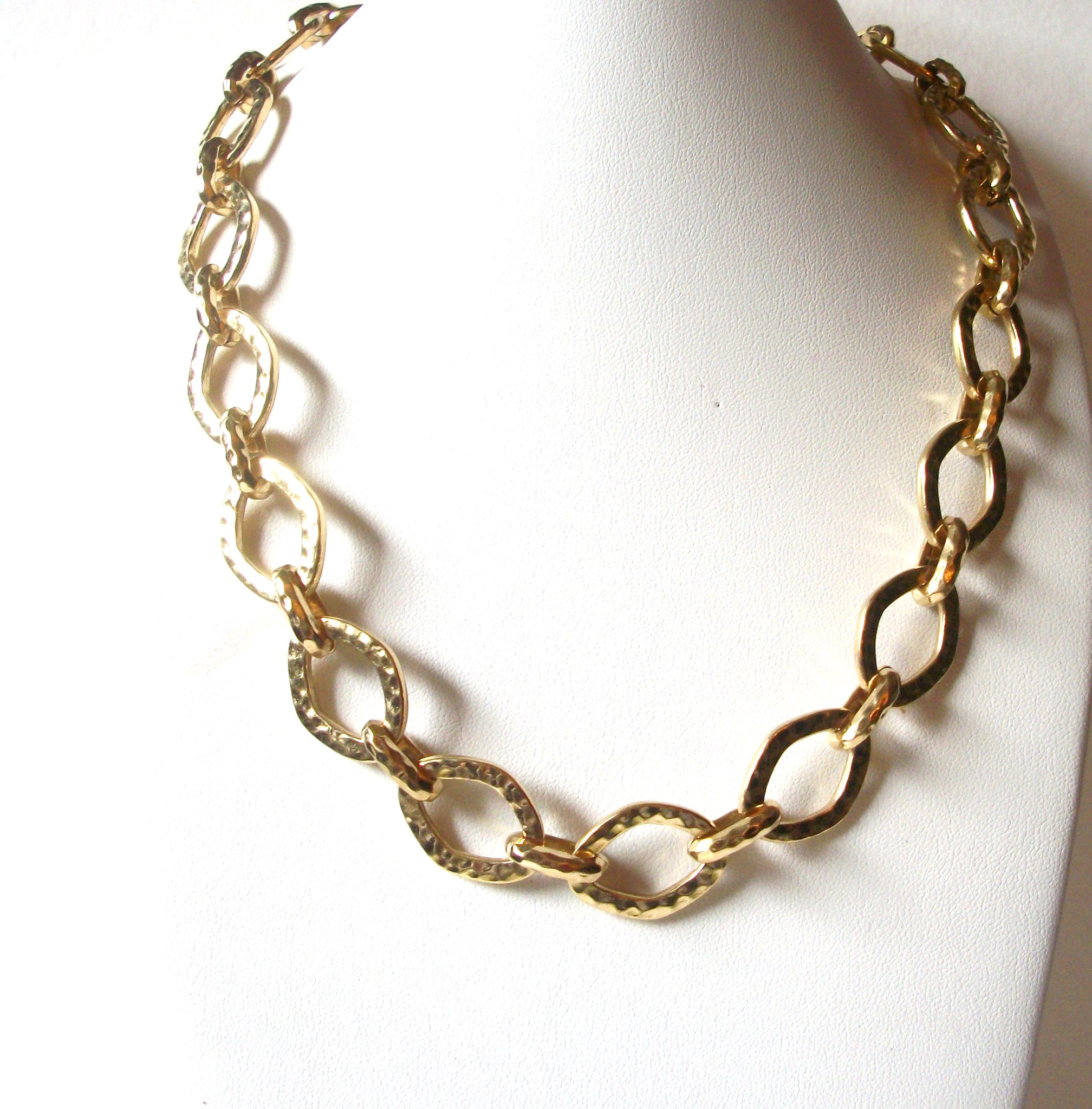 Vintage Designer Gold Toned Hammered Metal Links Necklace 9617