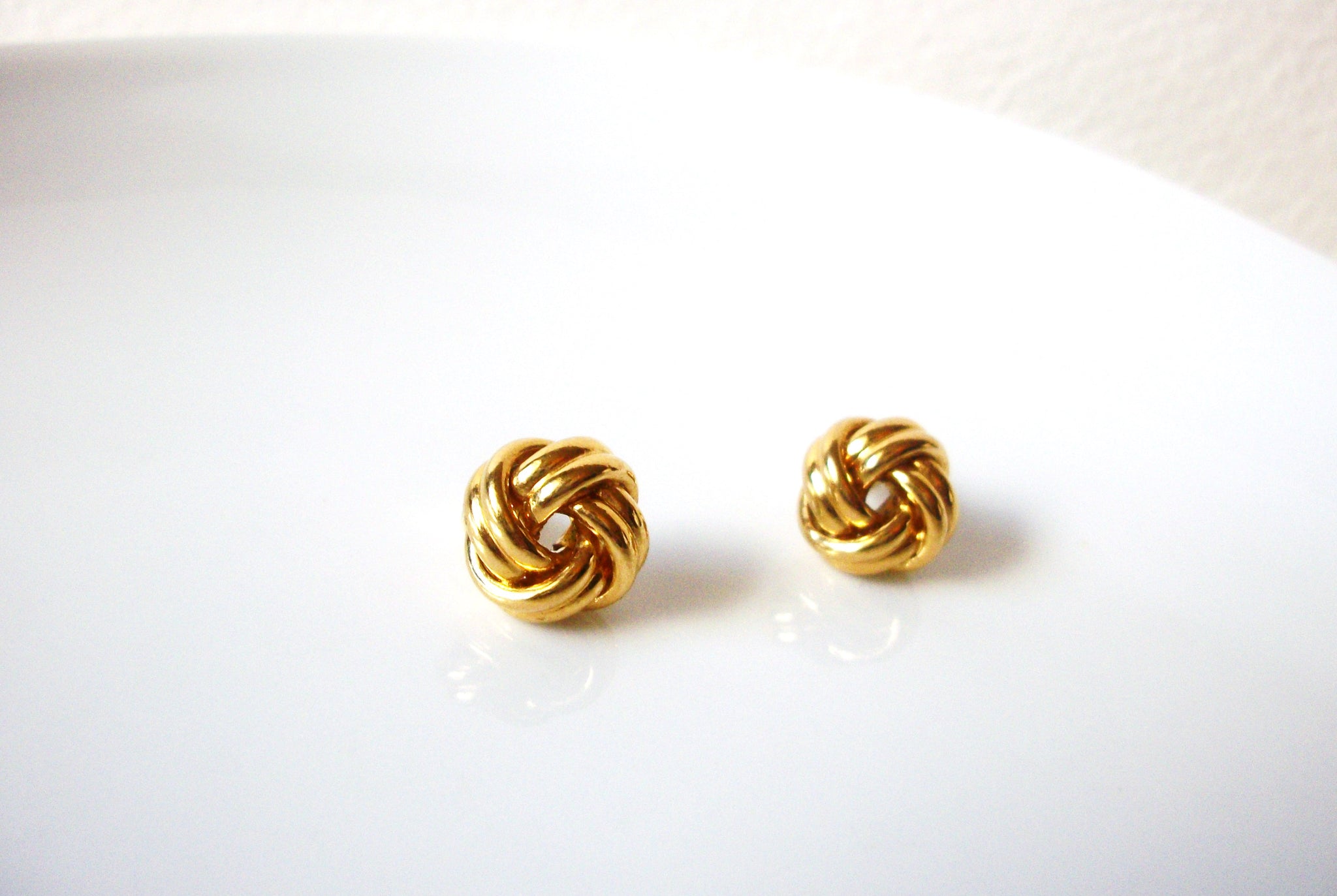 Vintage Small Gold Toned Knotted Stud Earrings 82217