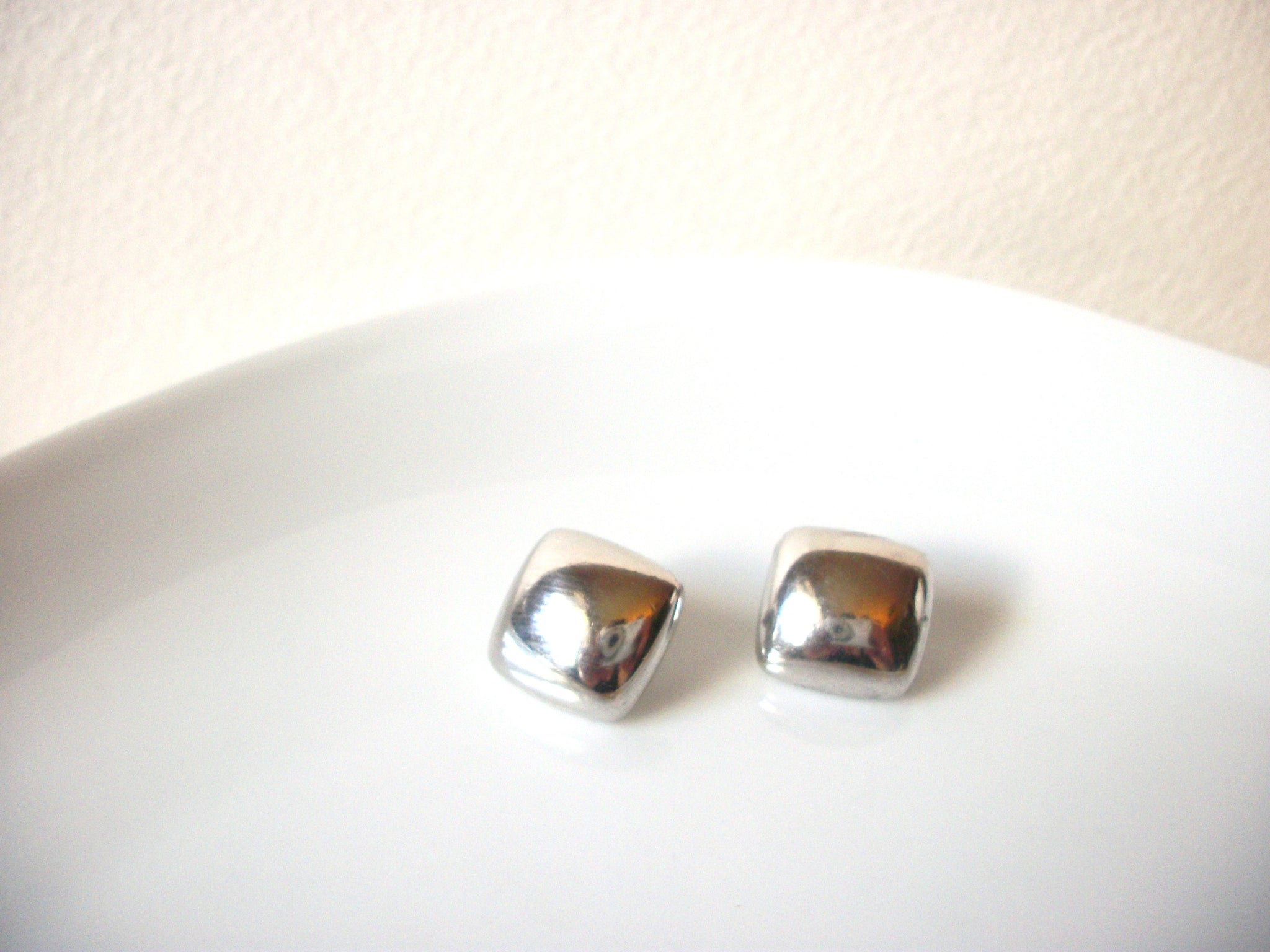 Retro 1970s Shiny Glossy Square Silver Toned Earrings 82217