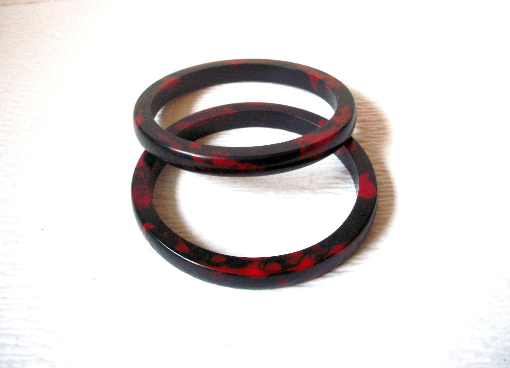 Retro Bangle Bracelet Set of Two Black Red Marbleized Plastic 30417