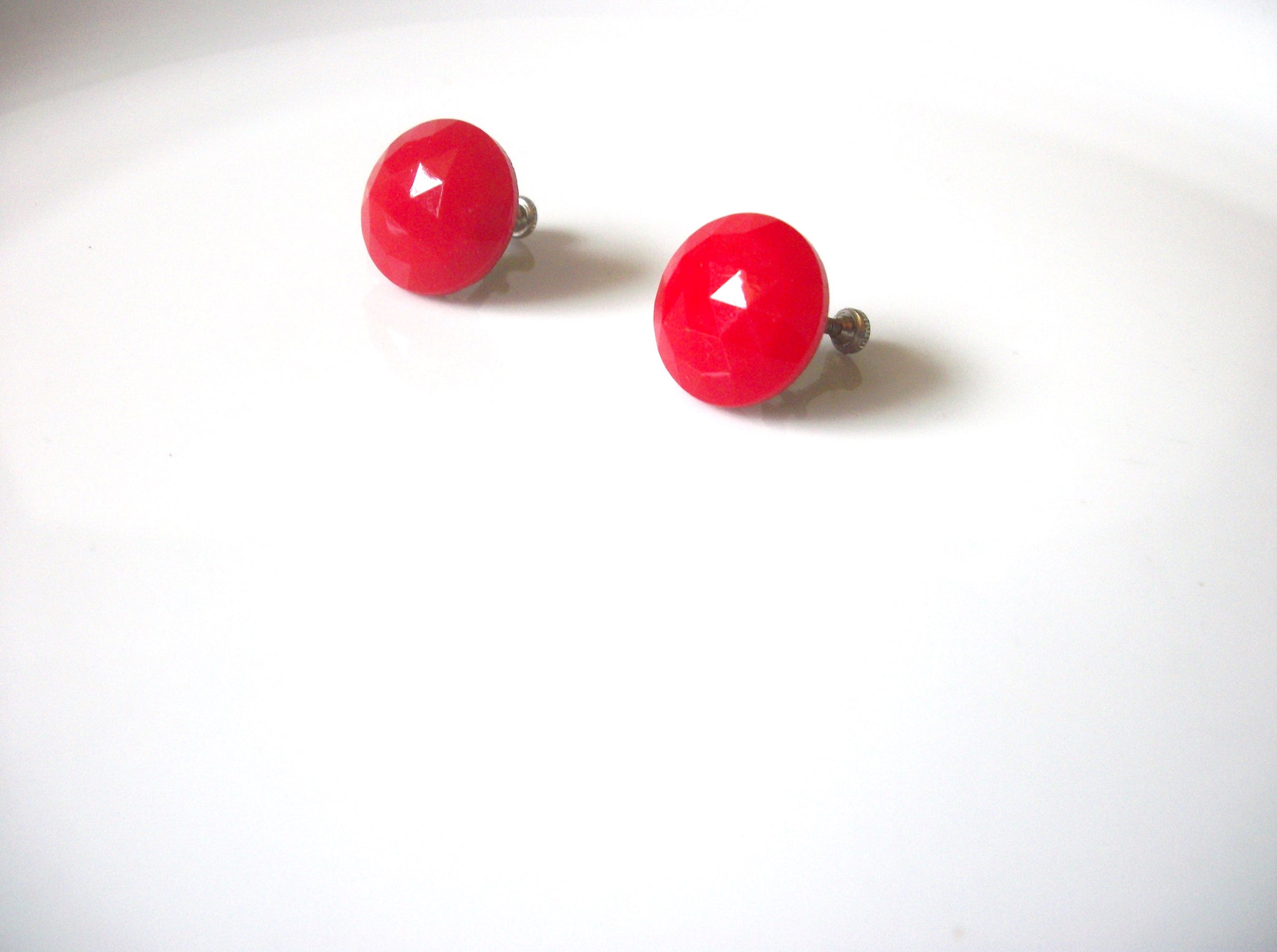 Vintage 1940s Bright Red Glass Screw Back Earrings 92816