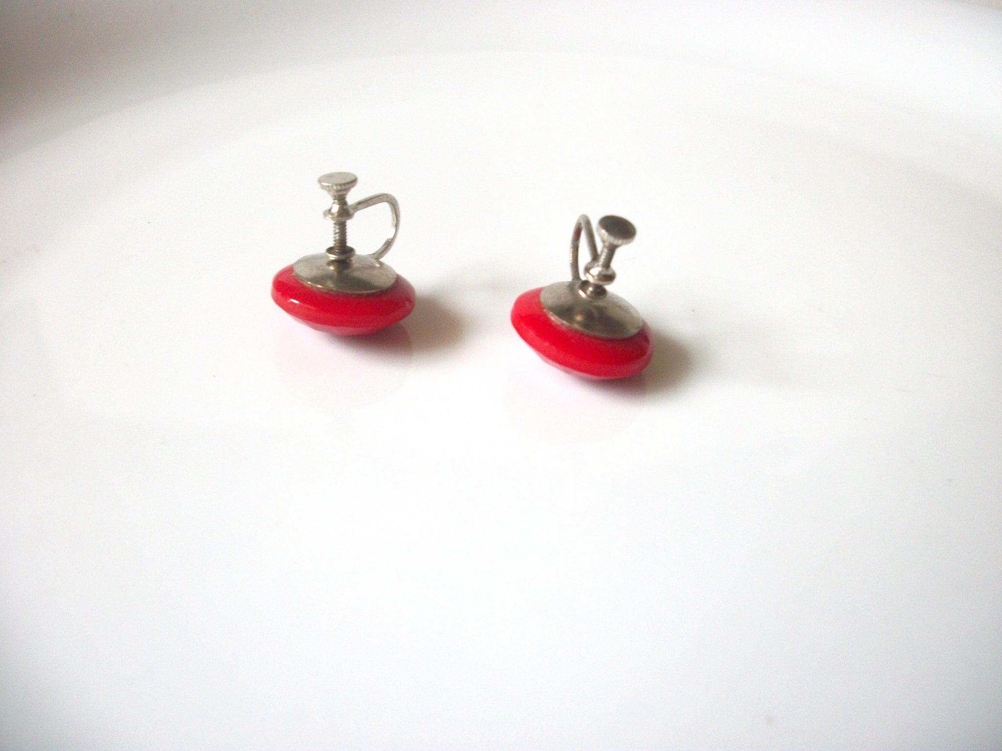 Vintage 1940s Bright Red Glass Screw Back Earrings 92816