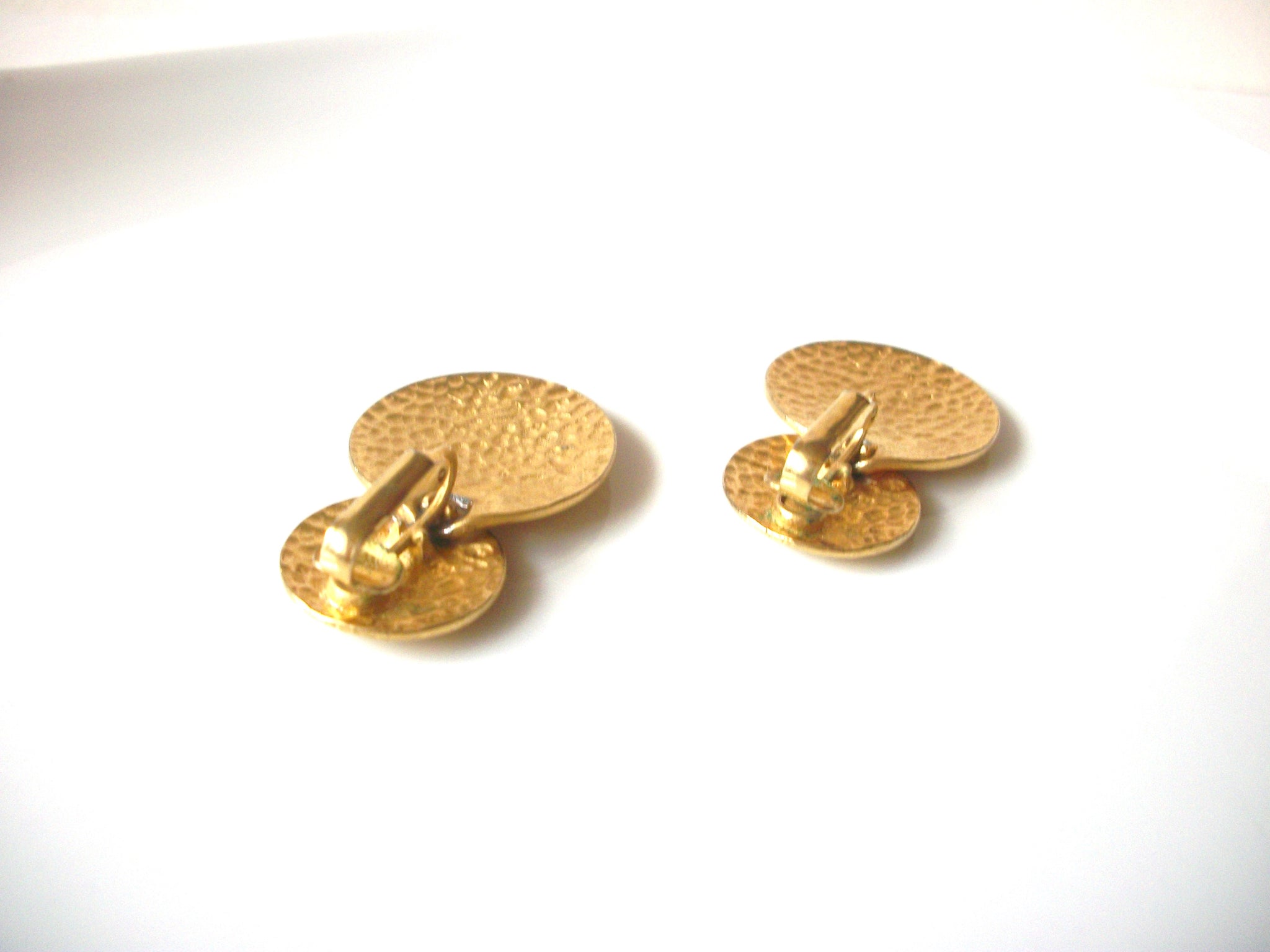 Retro 1970s Hammered Gold Toned Earrings 82217