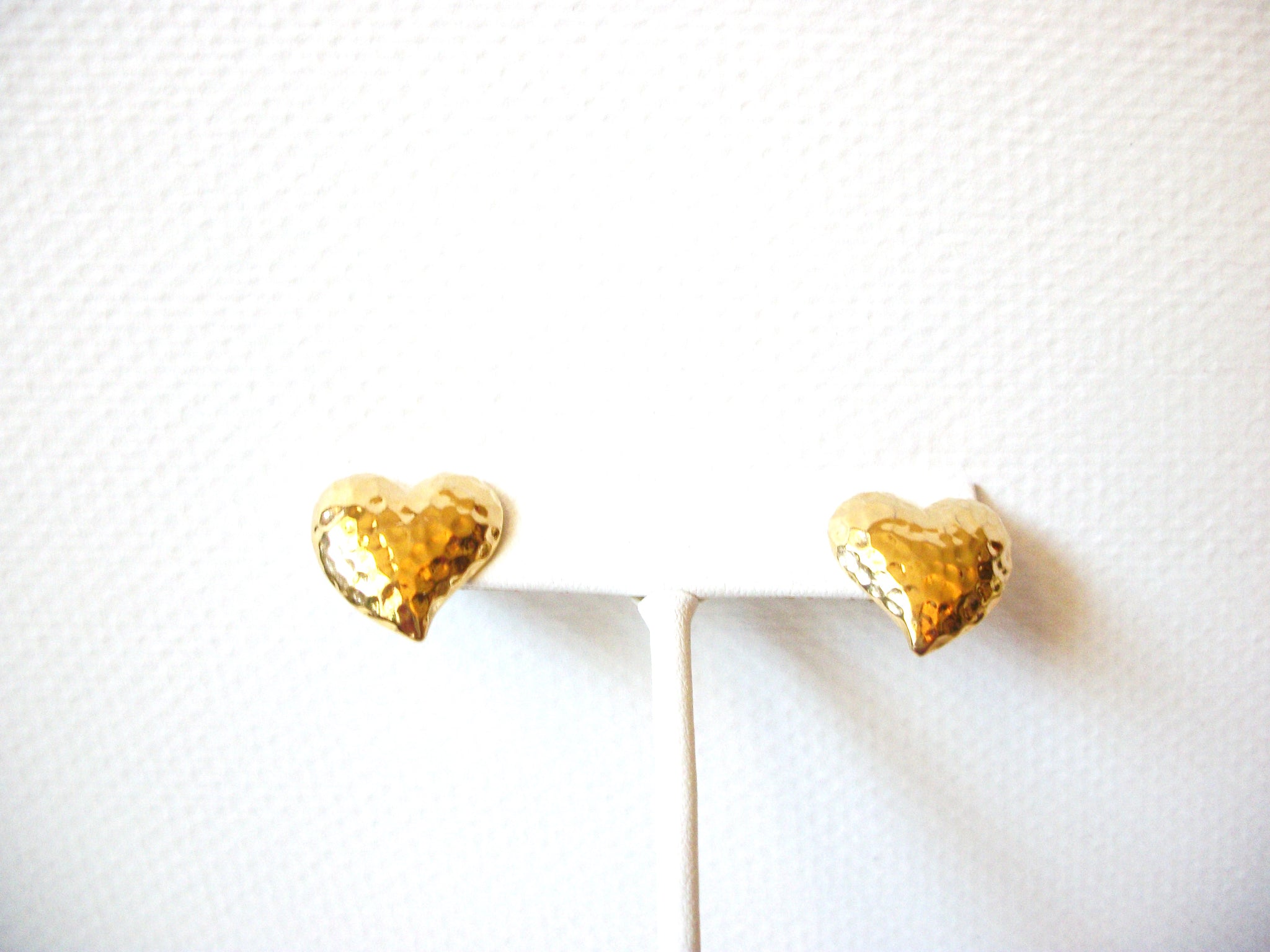 Vintage Small Hammered Gold Toned Heart Stud Earrings 92216