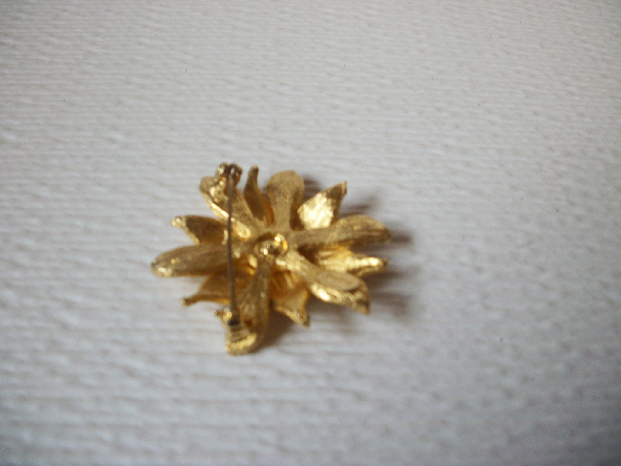 JUDITH GREEN Vintage Gold Toned Flower Brooch Pin 122220