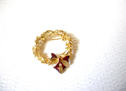 Gold Toned Wreath Vintage Christmas Brooch Pin 122220