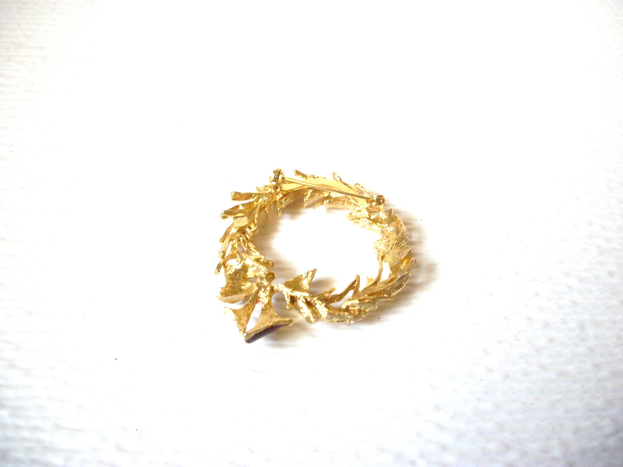 Gold Toned Wreath Vintage Christmas Brooch Pin 122220