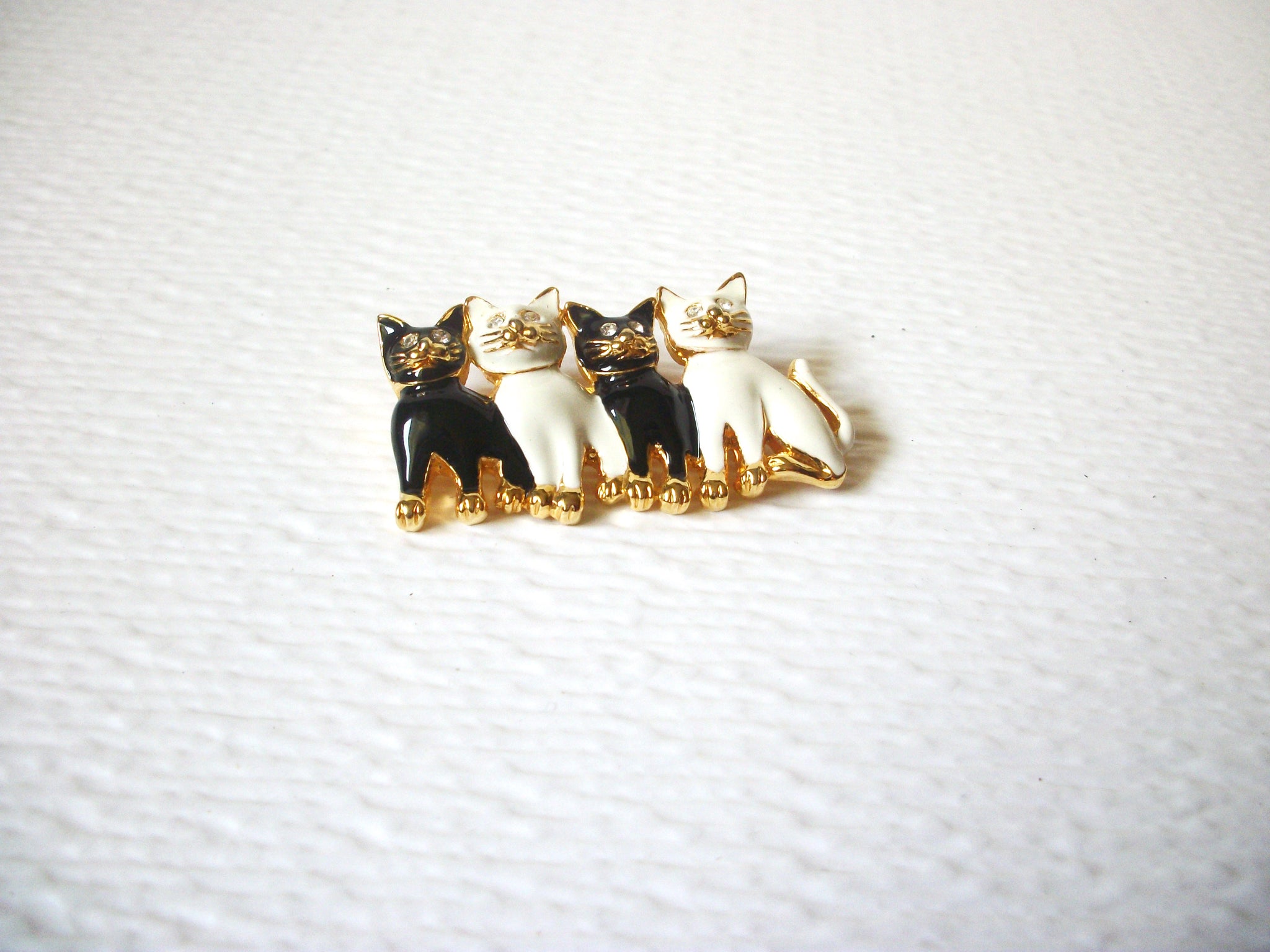 Adorable Kittens In A Row Brooch Pin 122620