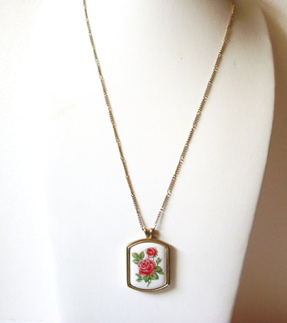 AVON Romantic Rose Vintage Flower Pendant Necklace 122520