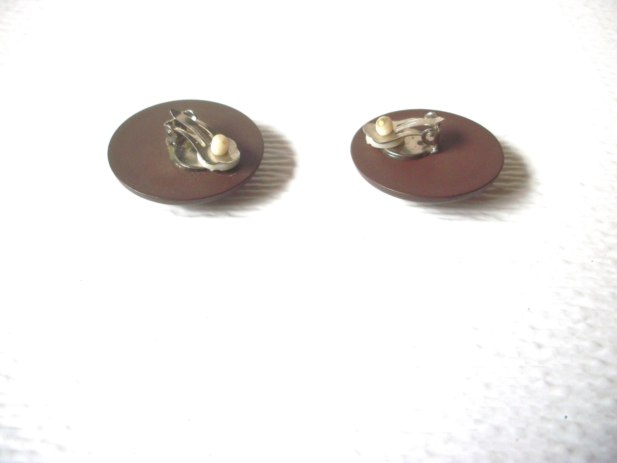 Brown Old Plastic Decorative Dome Clip On Earrings 122620