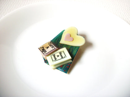 Vintage Lucinda Book Pins 101920