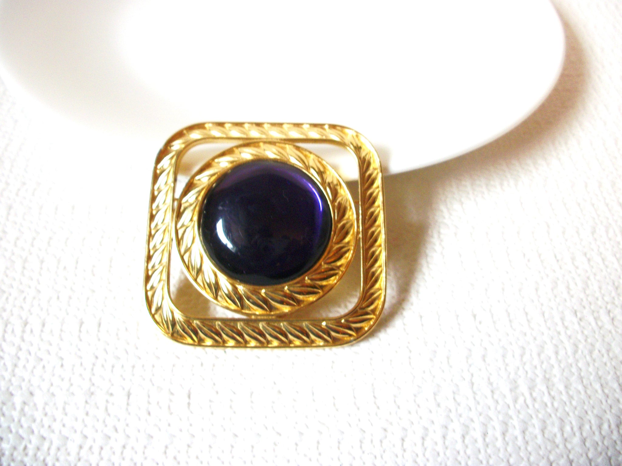 Vintage TRIFARI Purple Glass Brooch Pin 102020