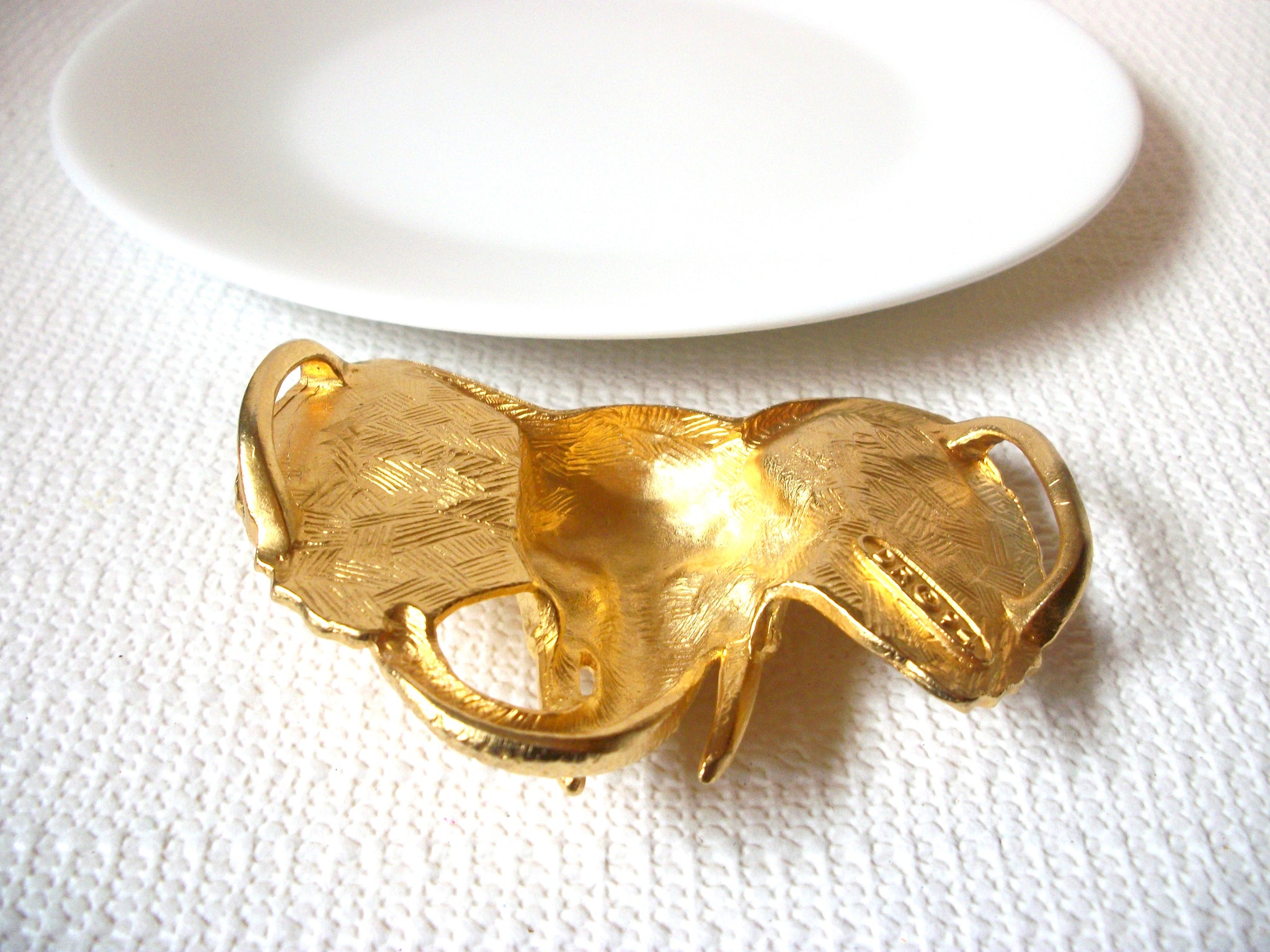 Stamped DR 94 Brooch, Large Gold Tone Elephant Scarf Holder Enhancer 71218Z