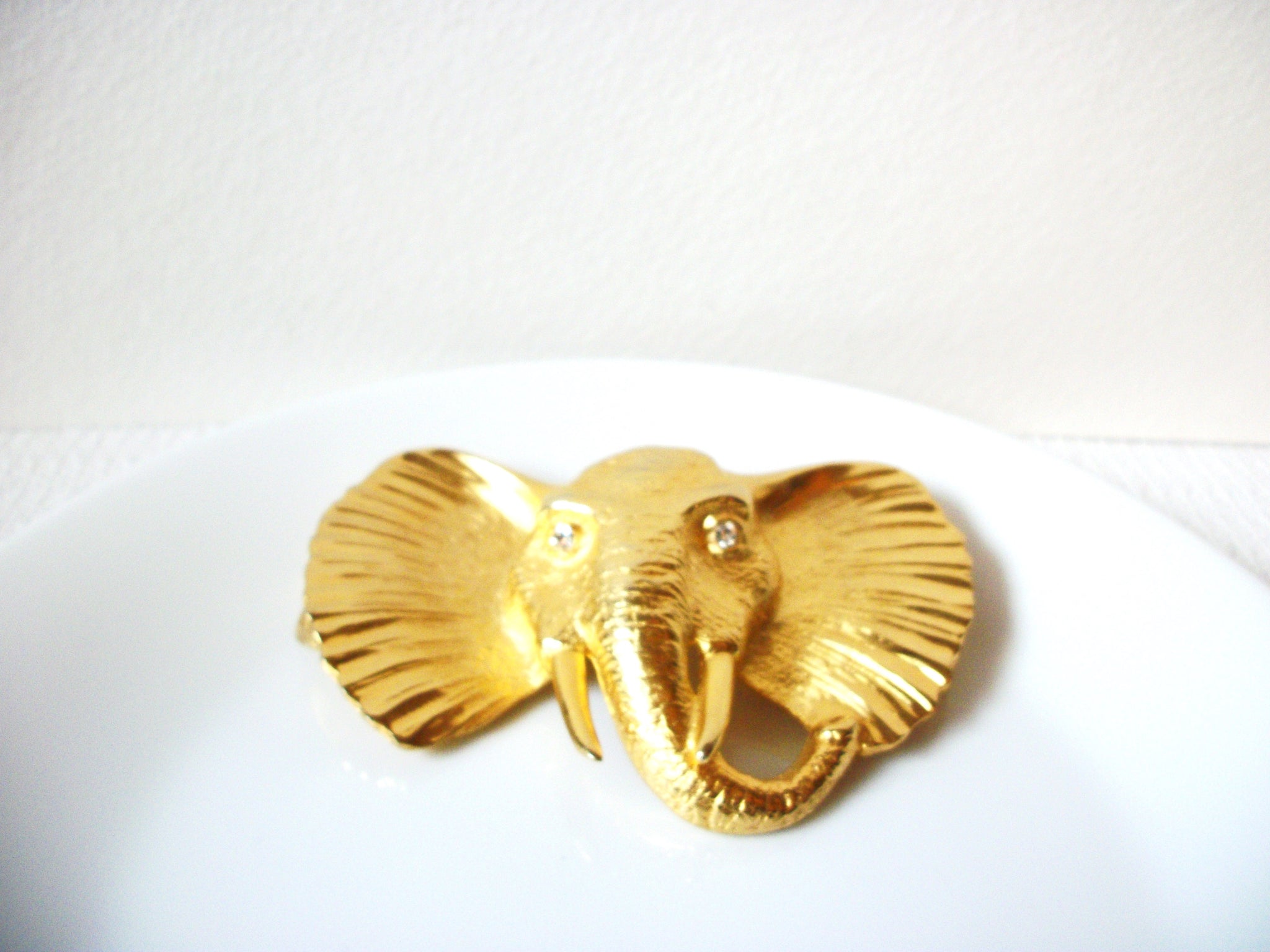 Stamped DR 94 Brooch, Large Gold Tone Elephant Scarf Holder Enhancer 71218Z