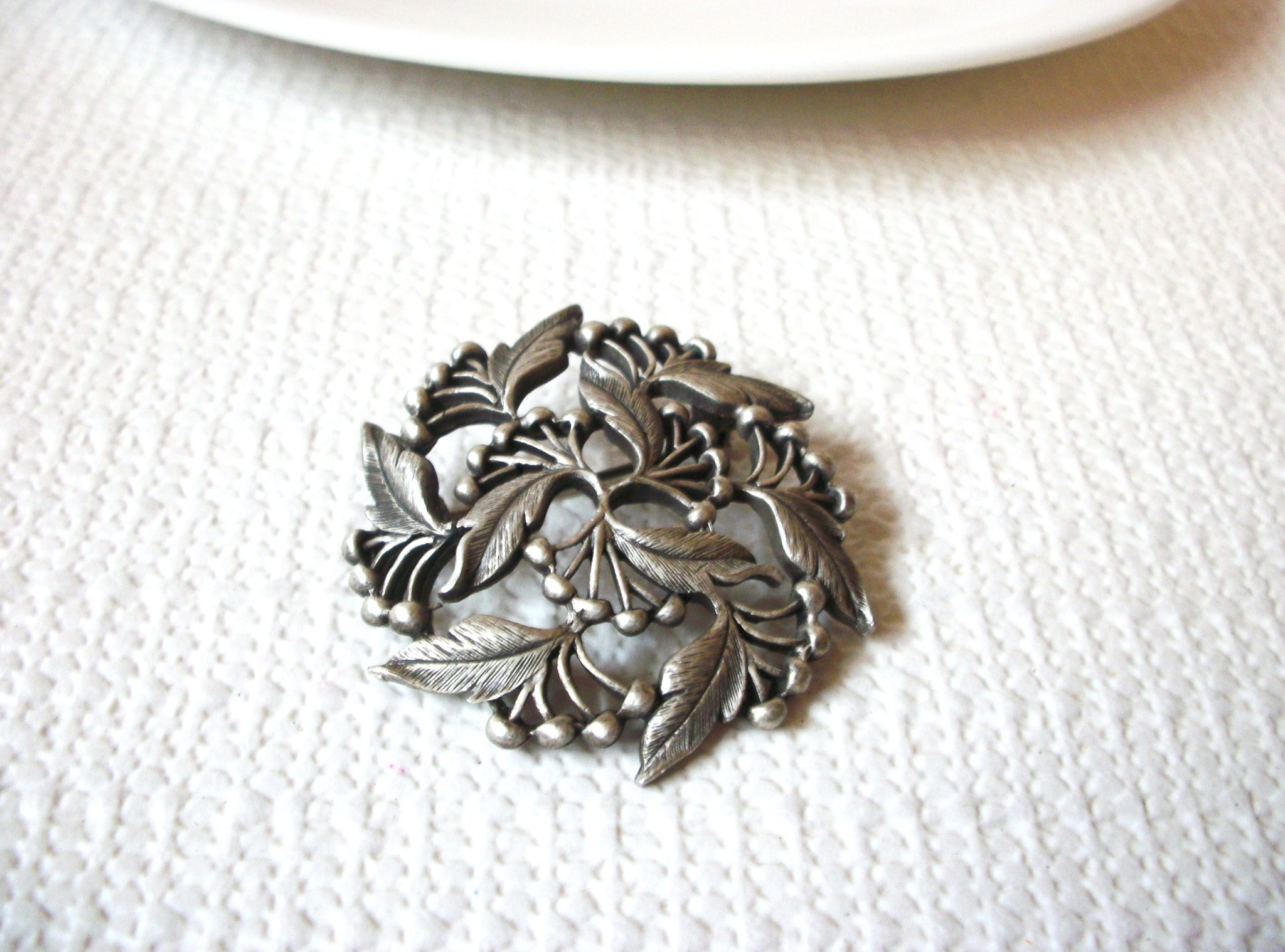 Vintage Antiqued Berries Leaves Pin 71218S